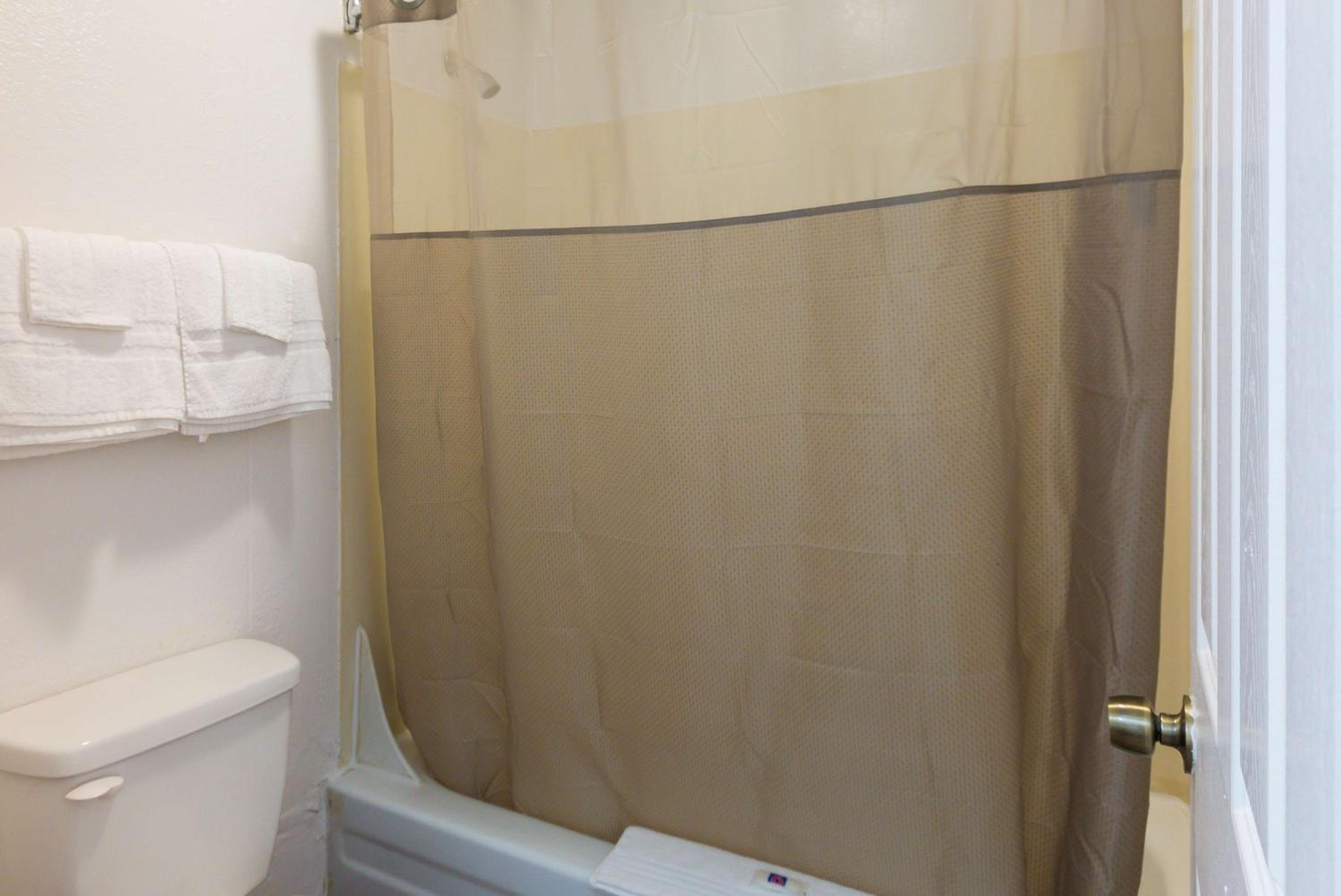 Deluxe Queen Room - Non-Smoking - Photo 14