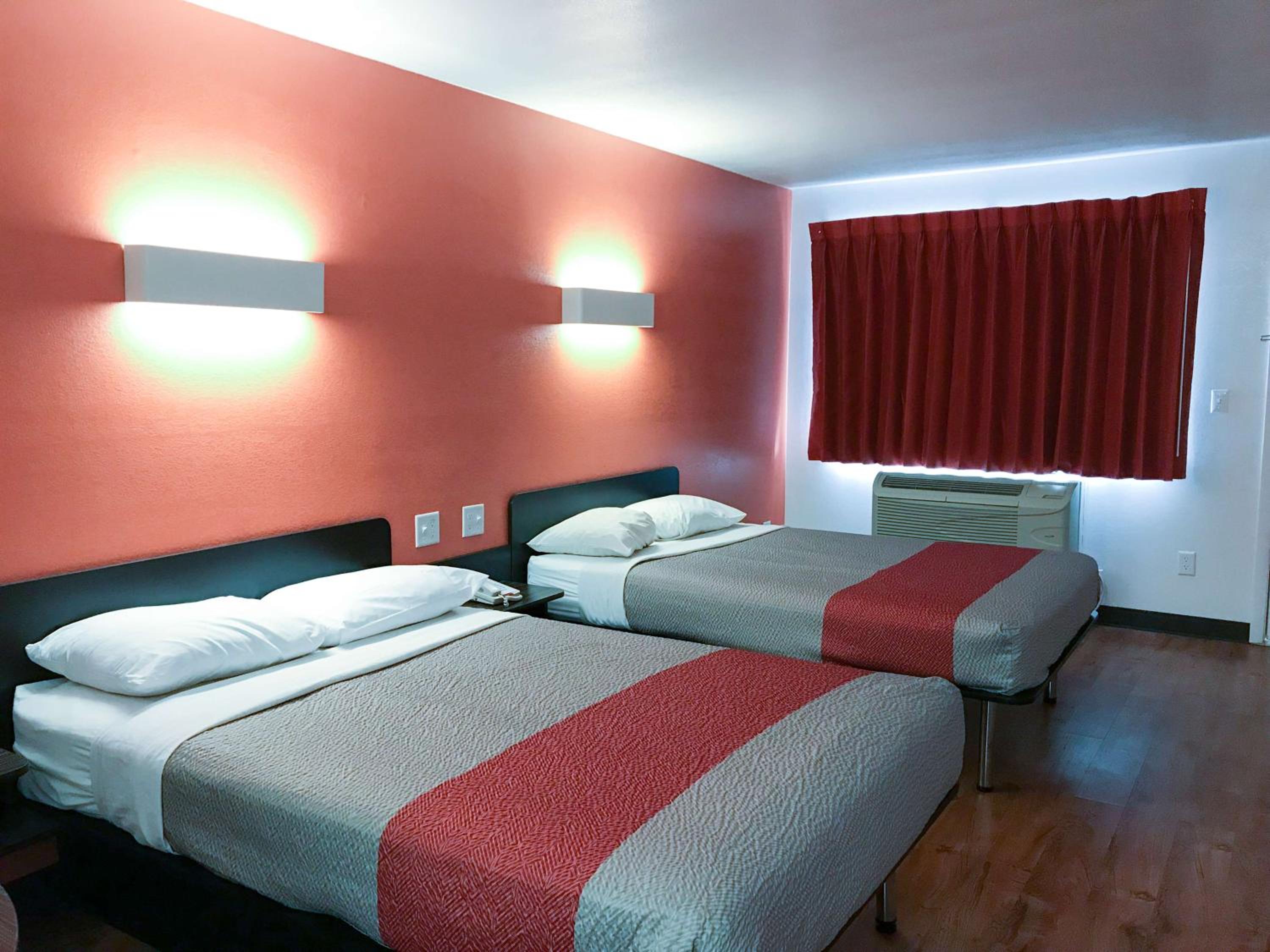 Quadruple Room - Non-Smoking - Photo 3