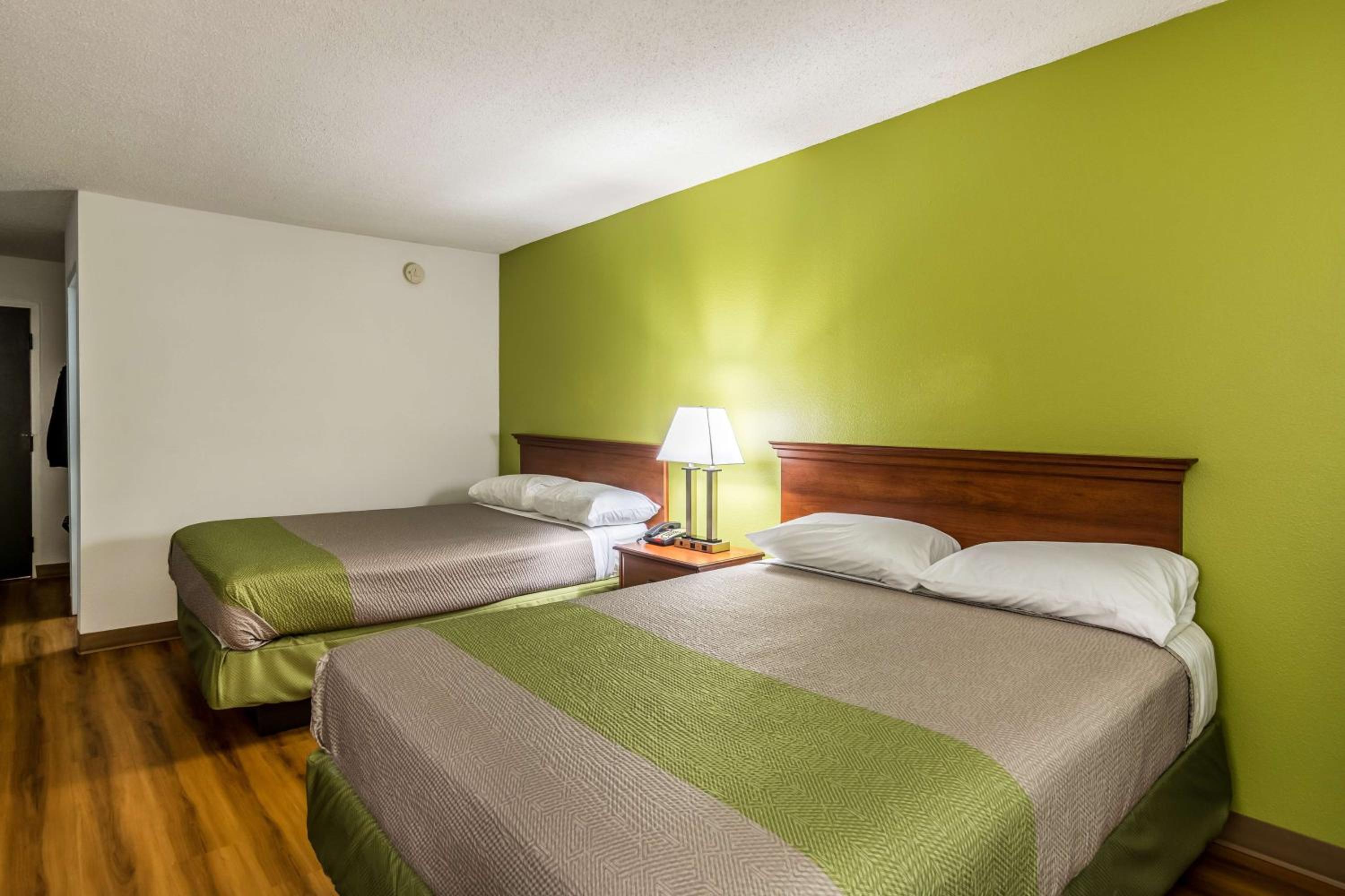 Deluxe Queen Room with Two Queen Beds - Non-Smoking photo 2