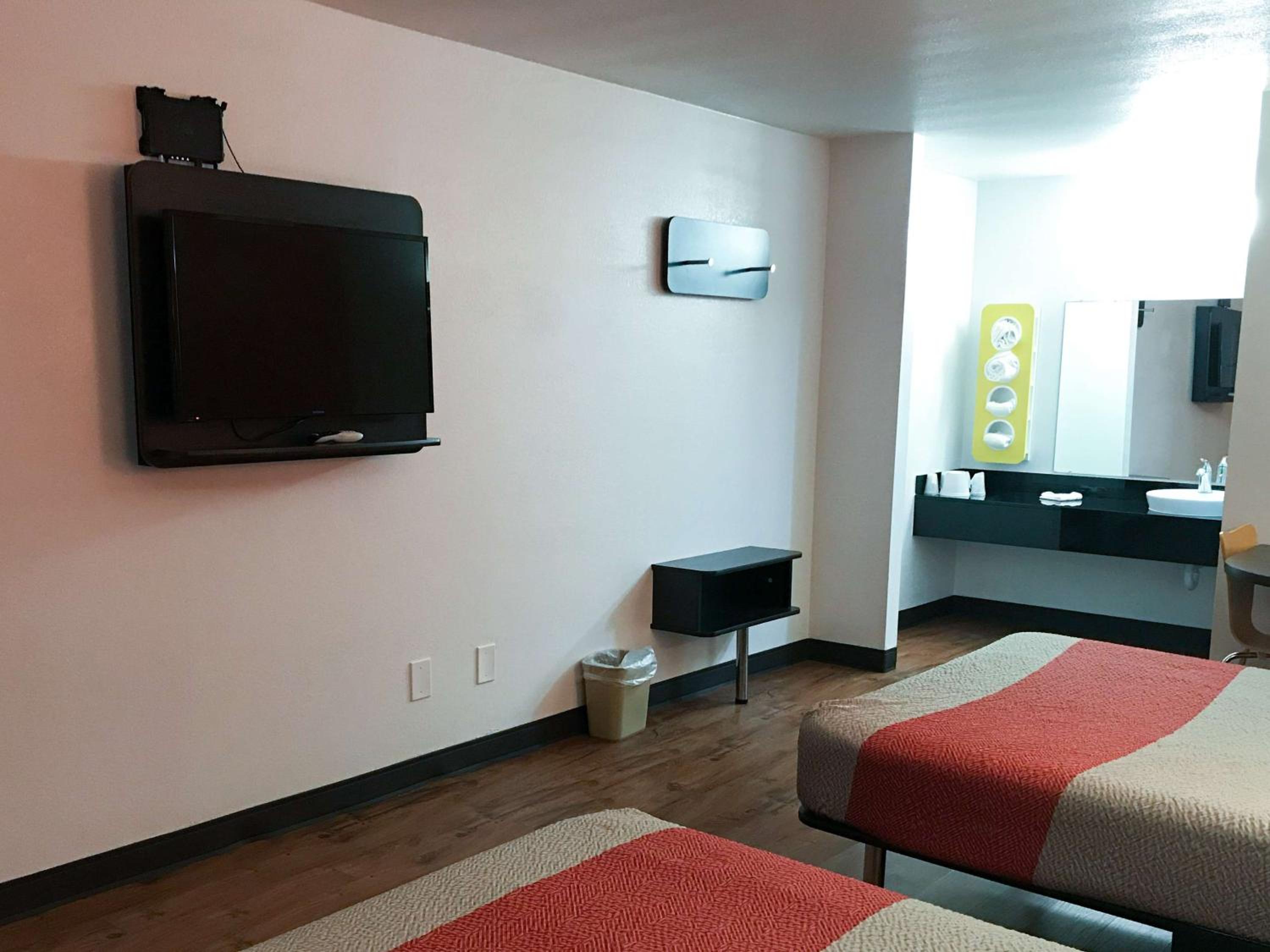 Quadruple Room - Non-Smoking - Photo 5