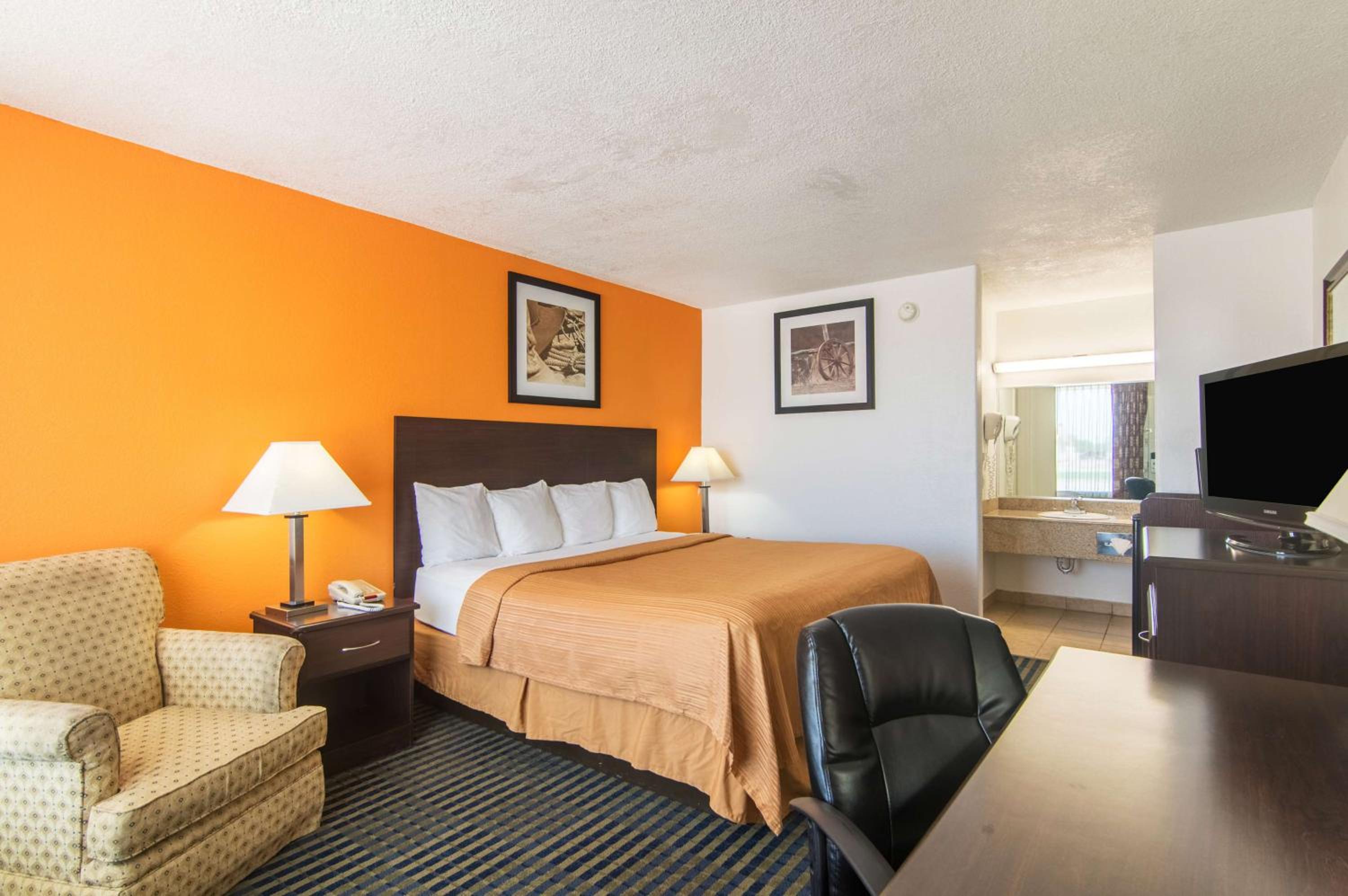 King Room - Disability Access - Non-Smoking