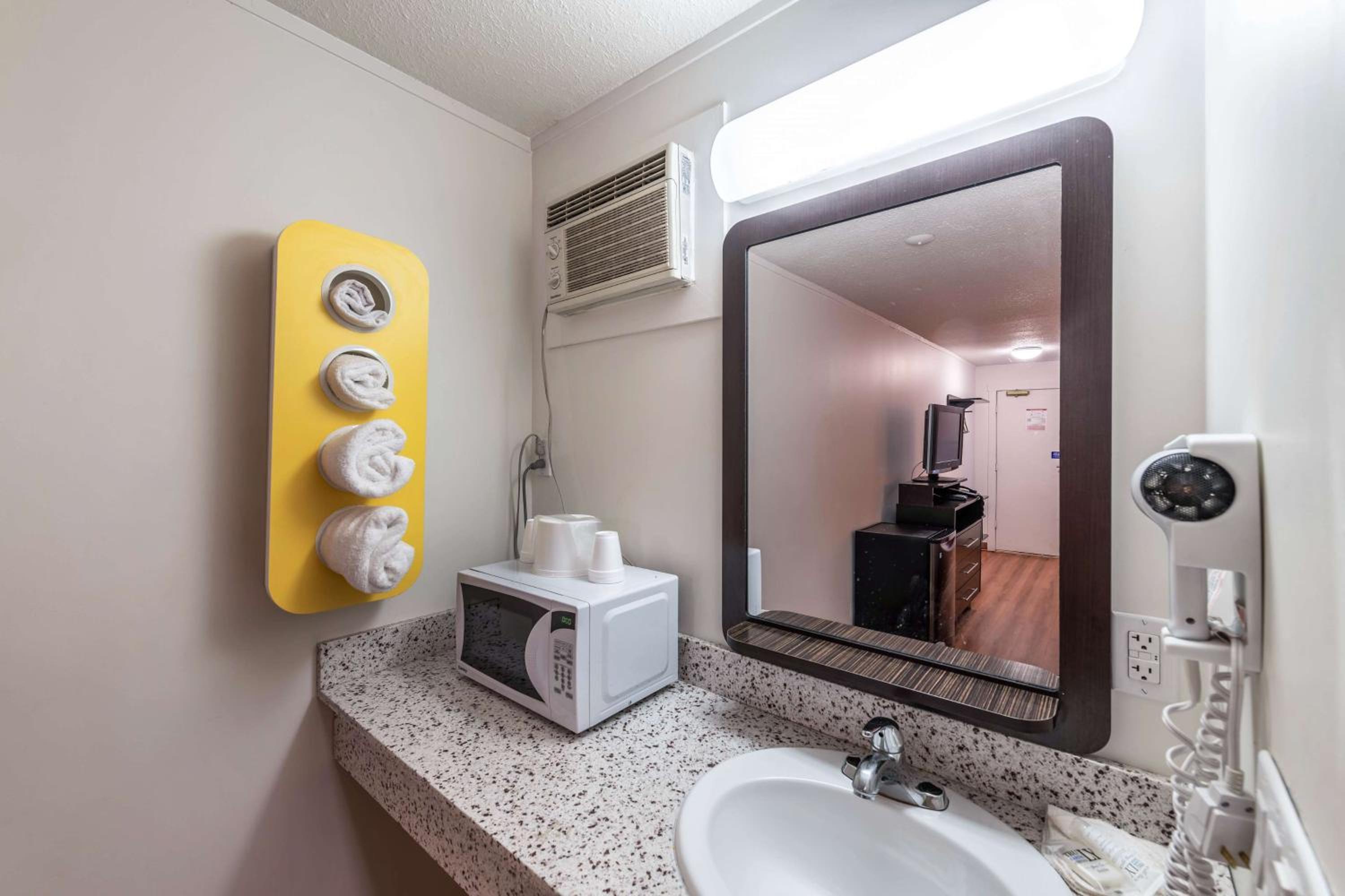 Deluxe Double Room - Non-Smoking photo 2