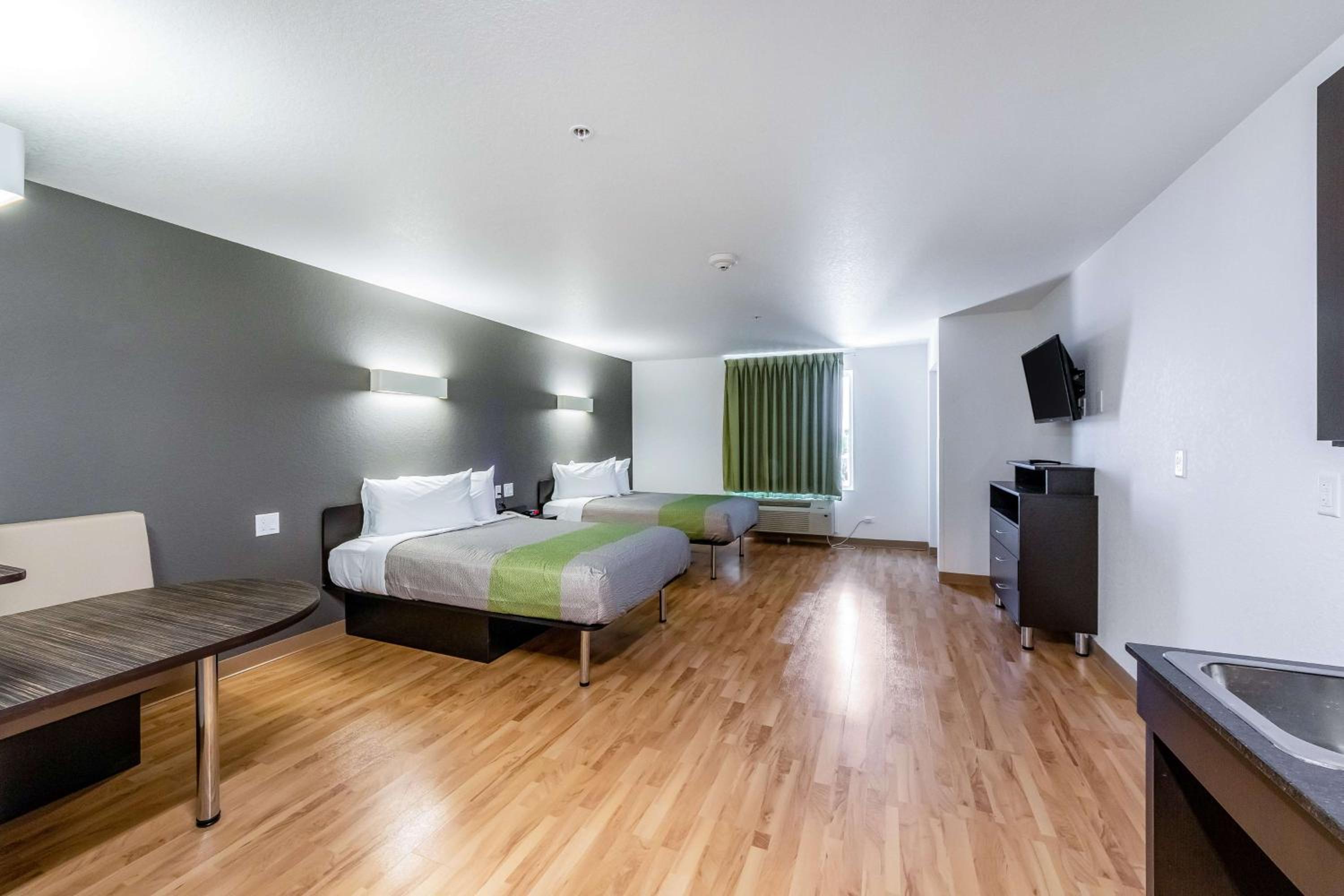 Quadruple Room - Disability Access - Non-Smoking photo 2