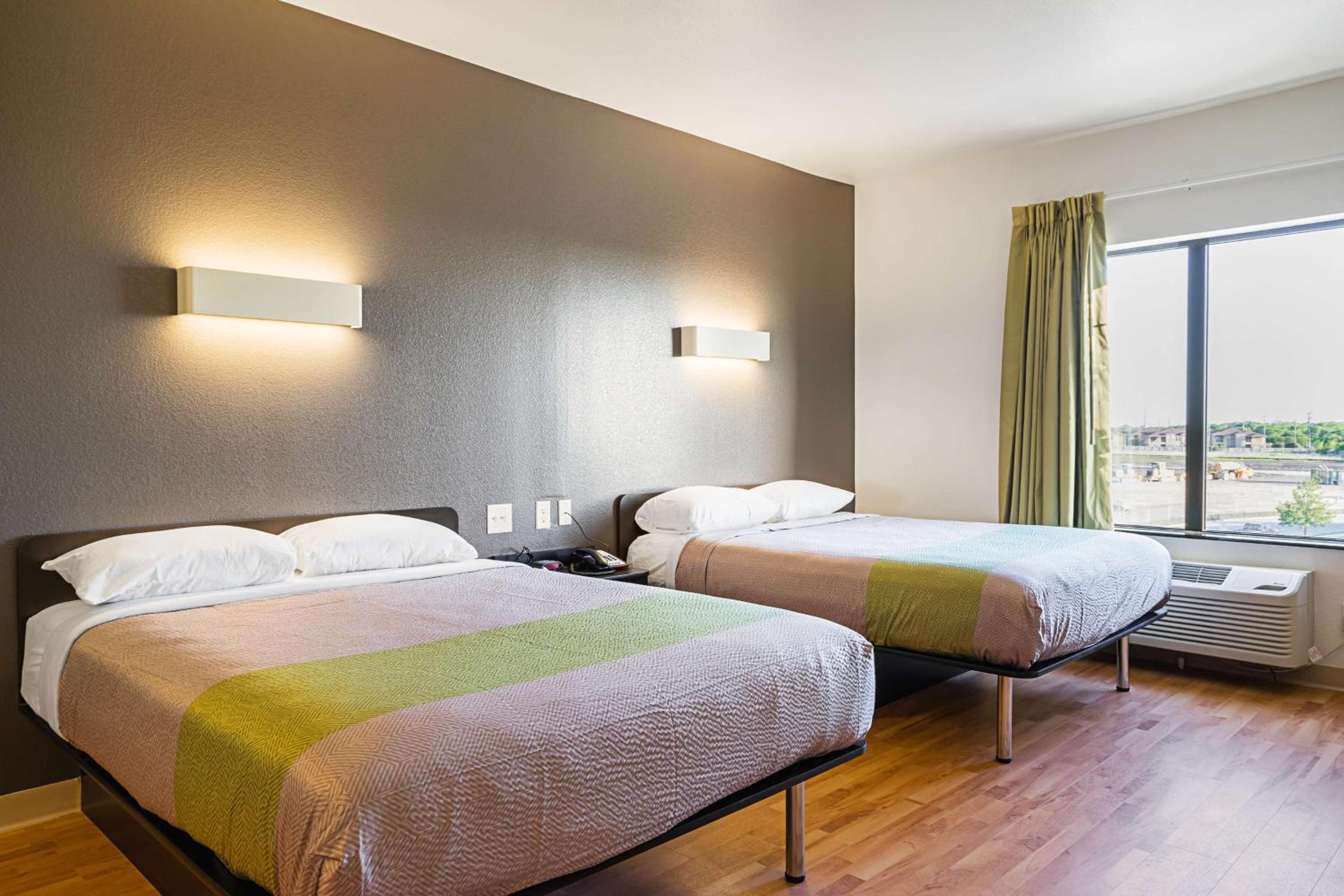 Queen Room with Two Queen Beds - Disability Access - Non-Smoking photo 3