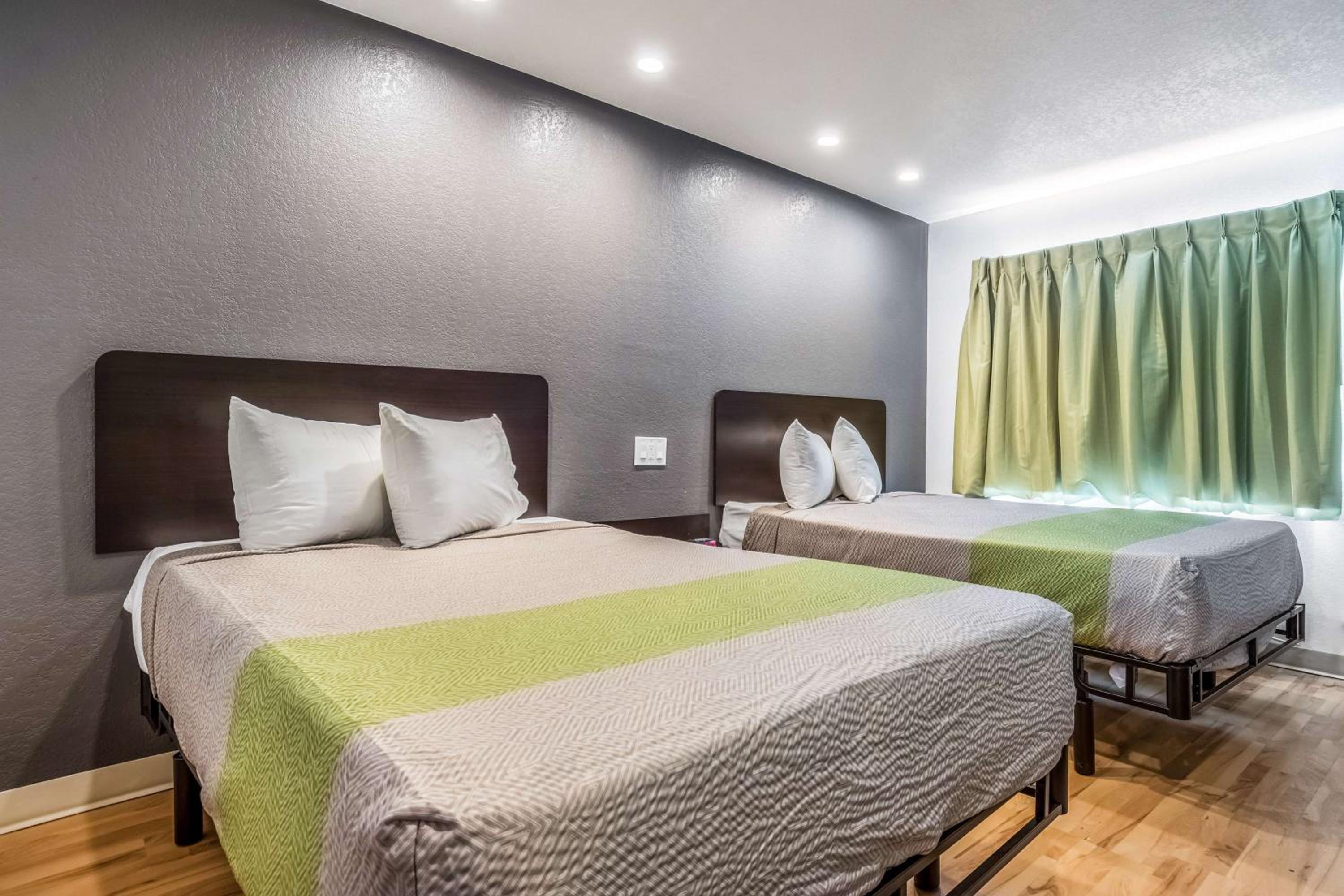 Deluxe Quadruple Room - Non-Smoking photo 2