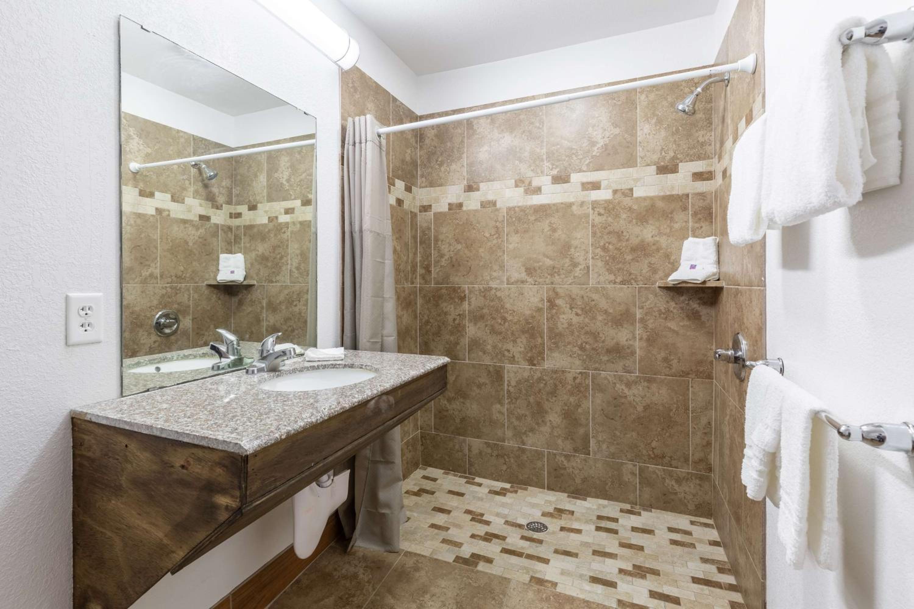 Quadruple Room - Disability Access - Roll in Shower photo 3