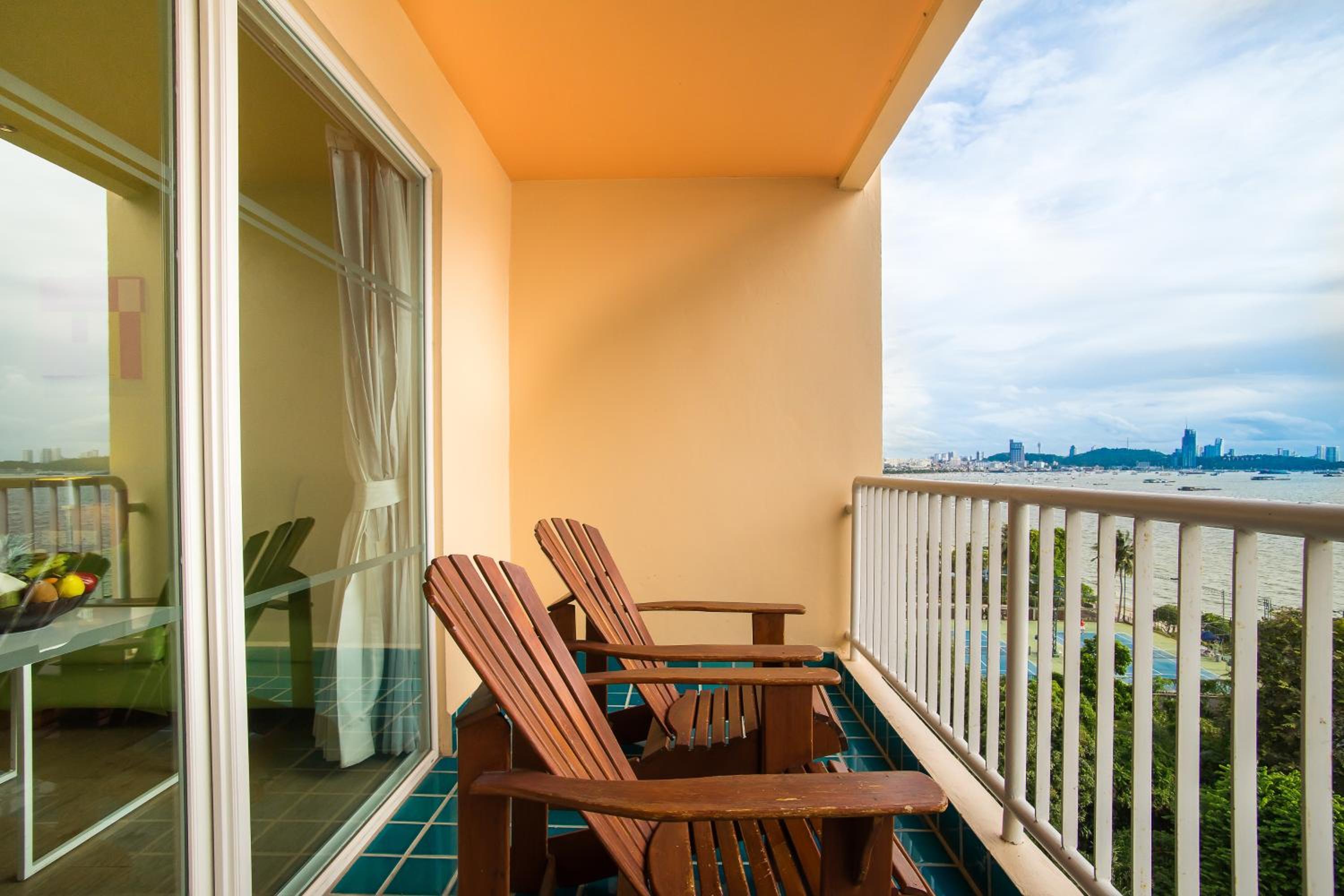 Deluxe Double or Twin Room with Sea View - Photo 11