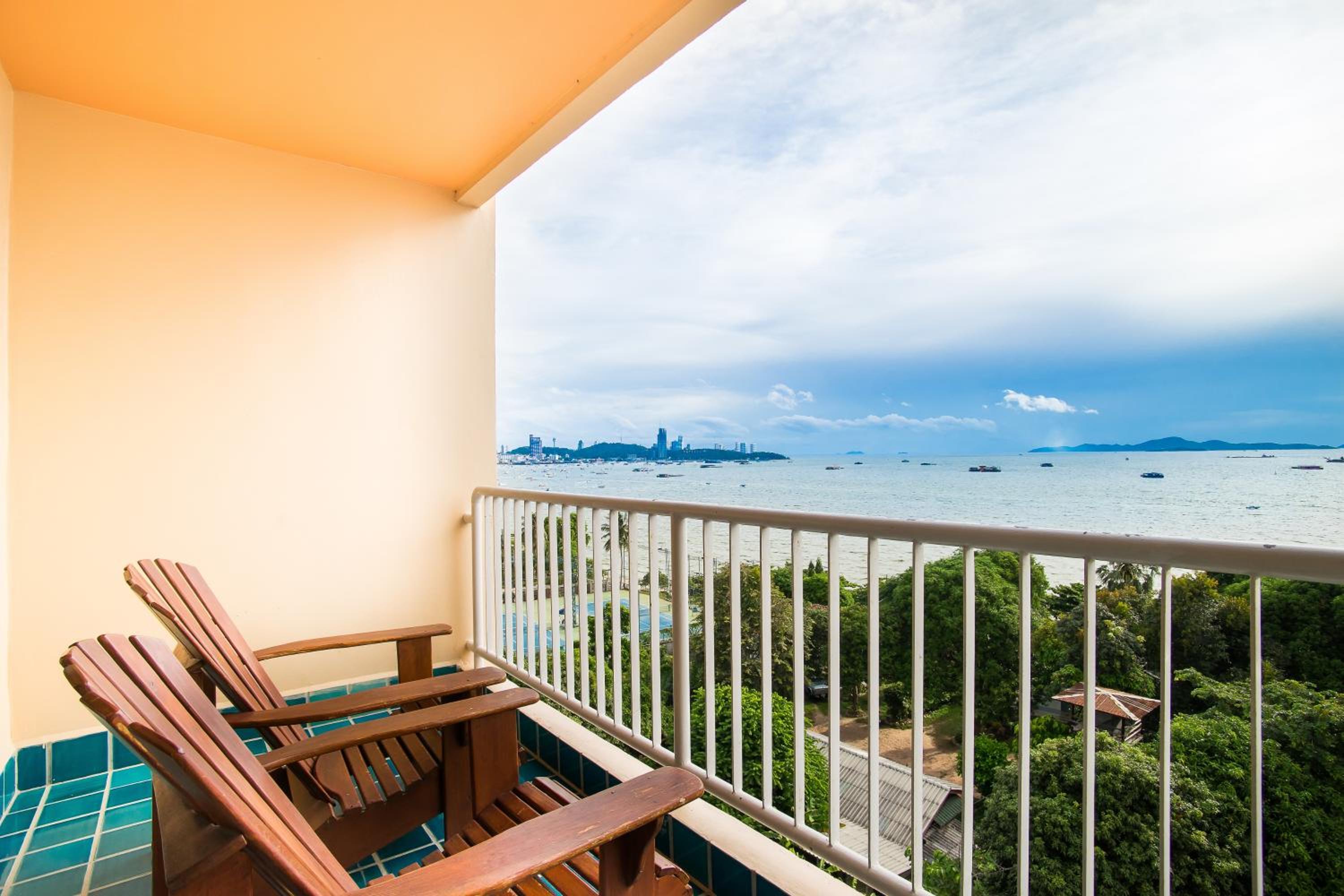 Deluxe Double or Twin Room with Sea View - Photo 12