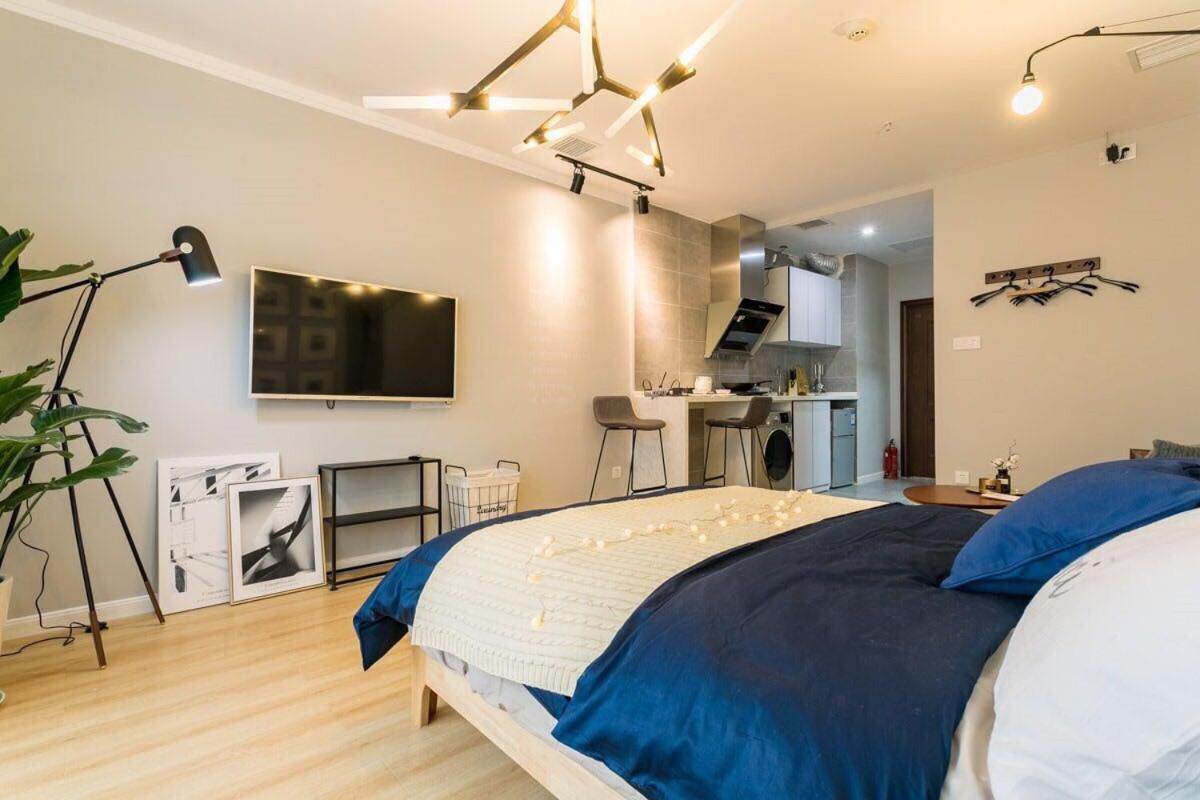 Apartment with Balcony photo 2