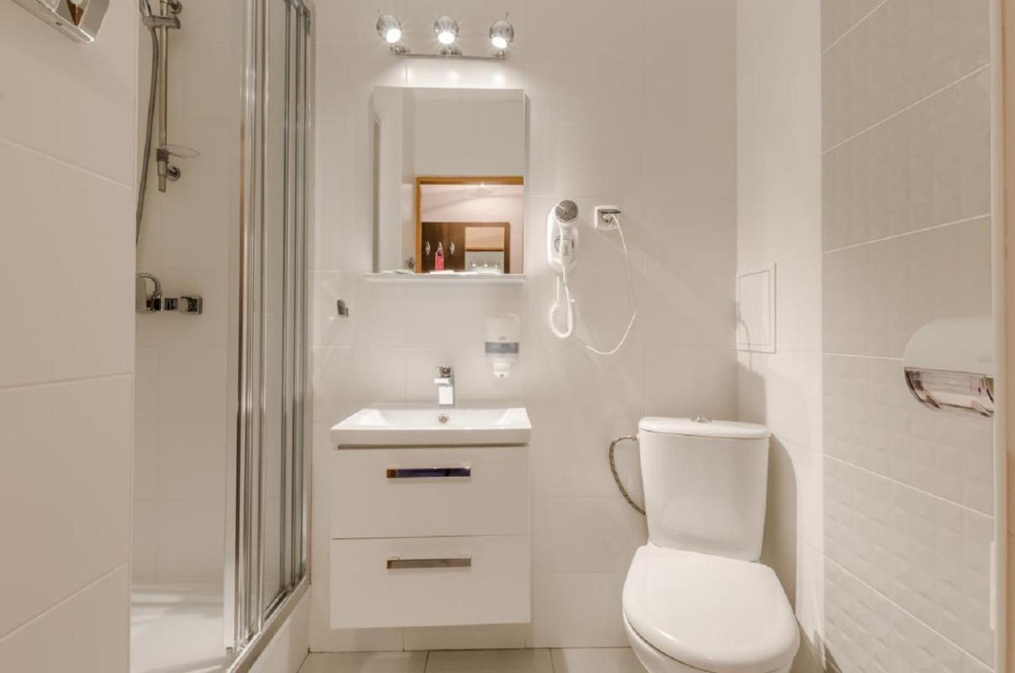 Twin Room - Photo 3