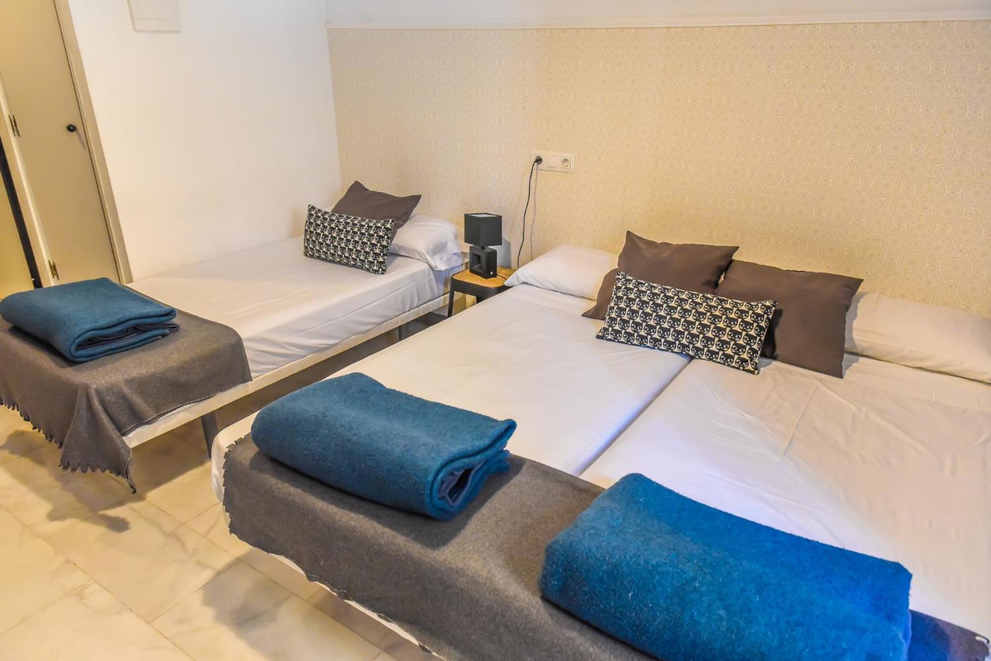 Habitación Triple Básica con Baño Compartido