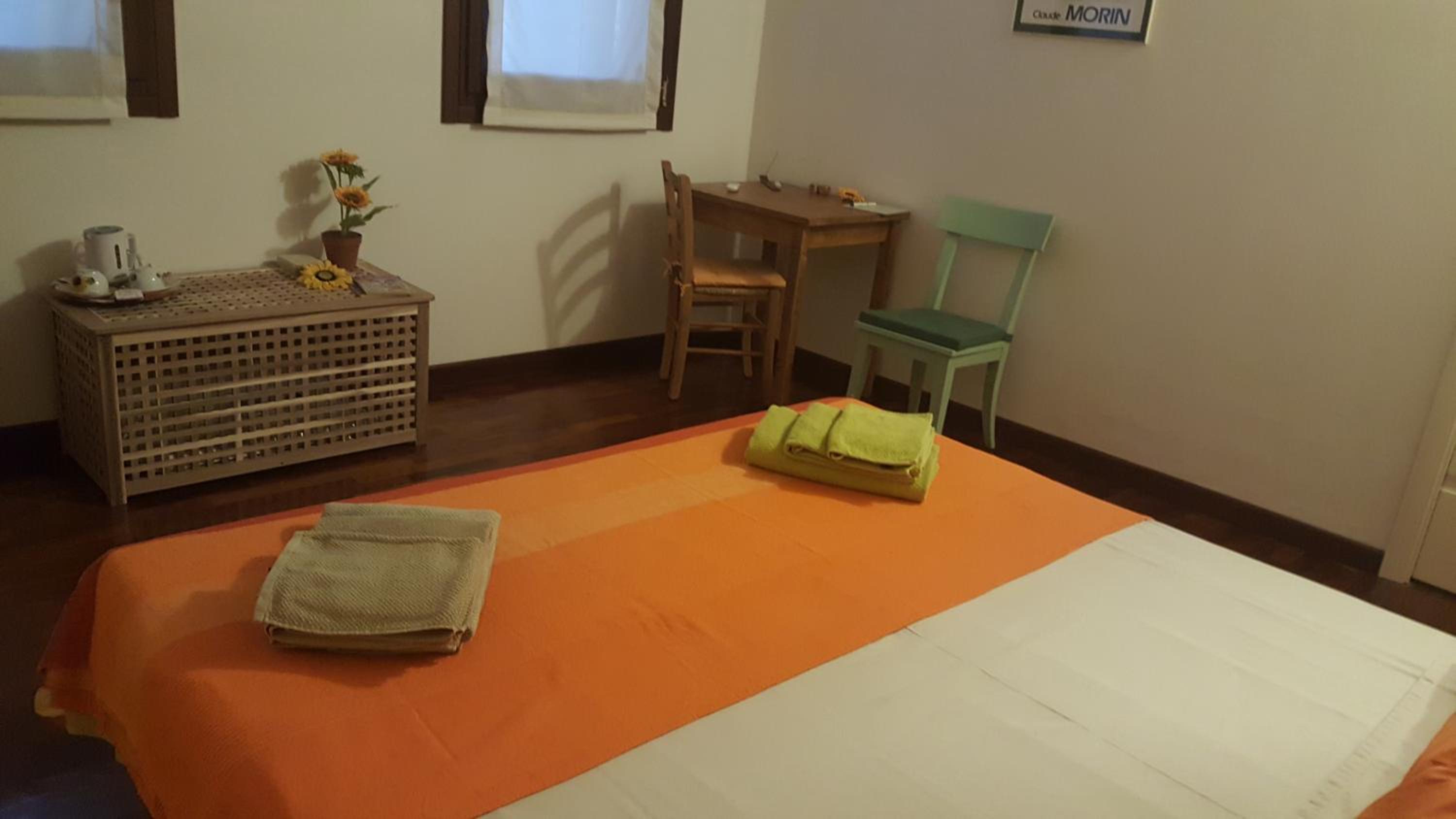 Twin Room with Private External Bathroom - Photo 1