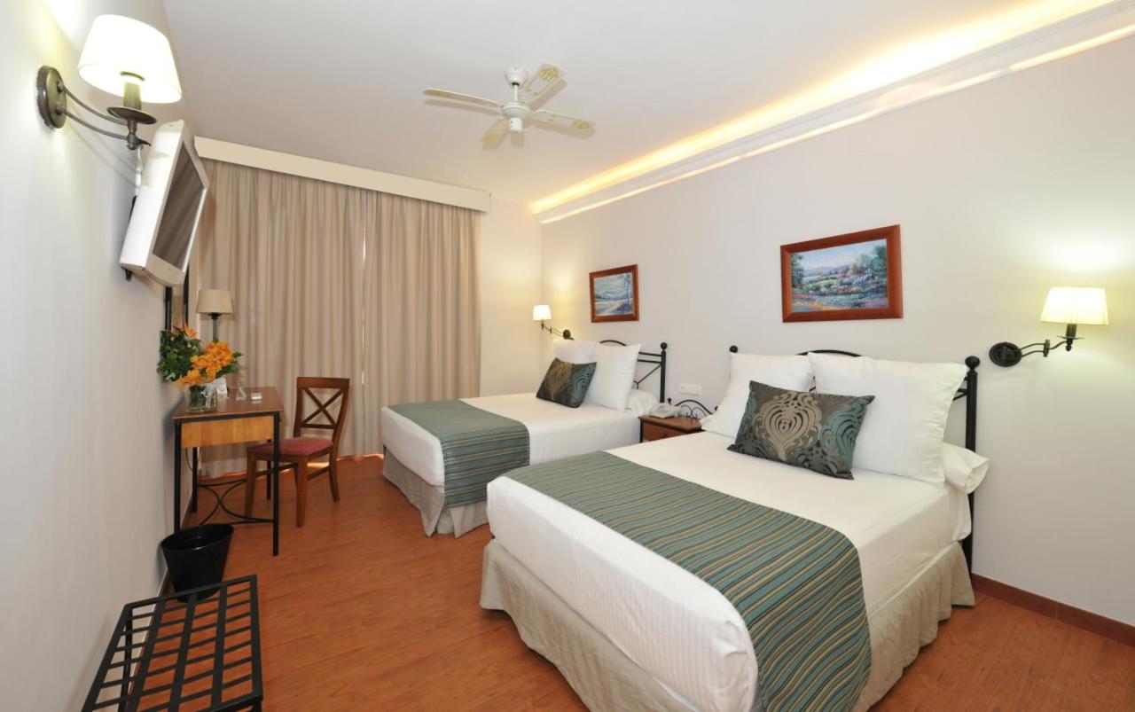 Superior Room with Balcony - Non-Smoking - Photo 10