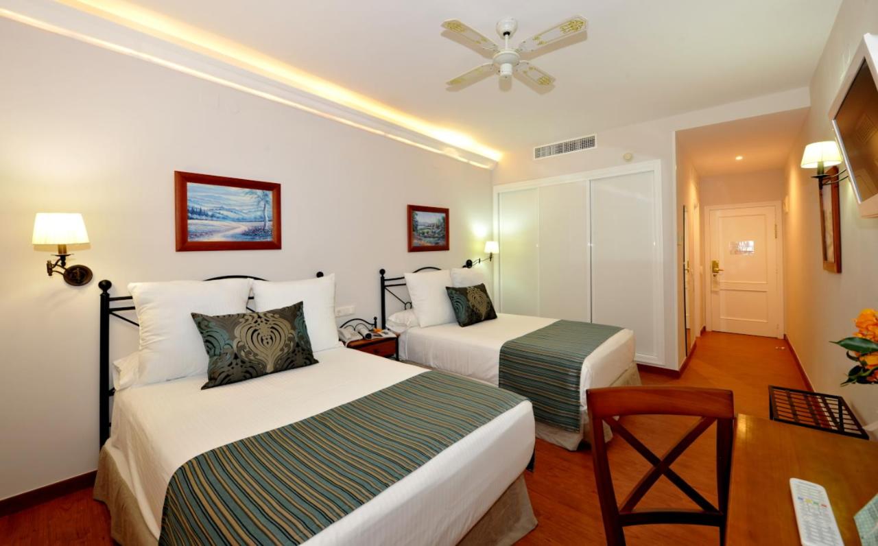Superior Room with Balcony - Non-Smoking - Photo 6