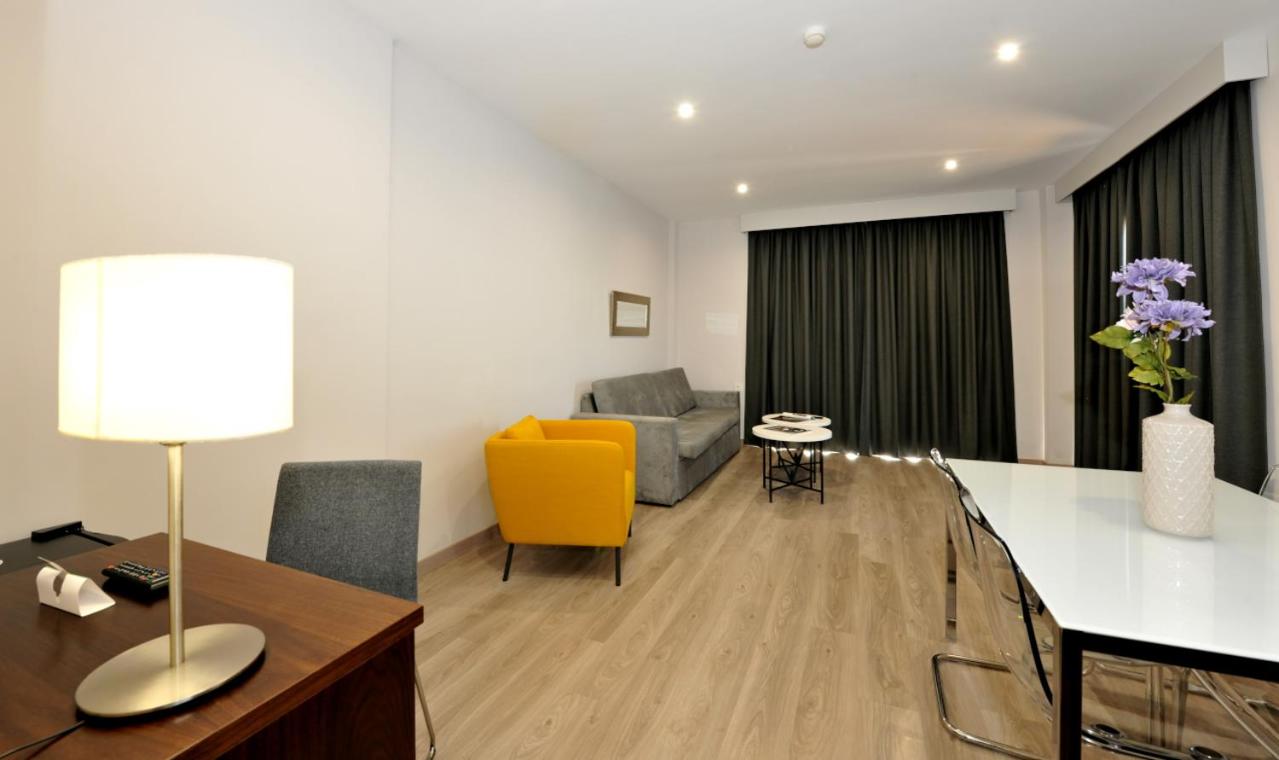 Suite - Photo 17