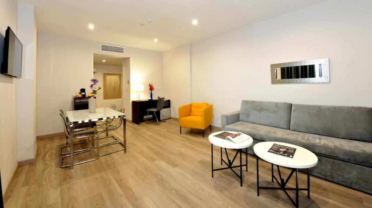 Suite - Photo 12