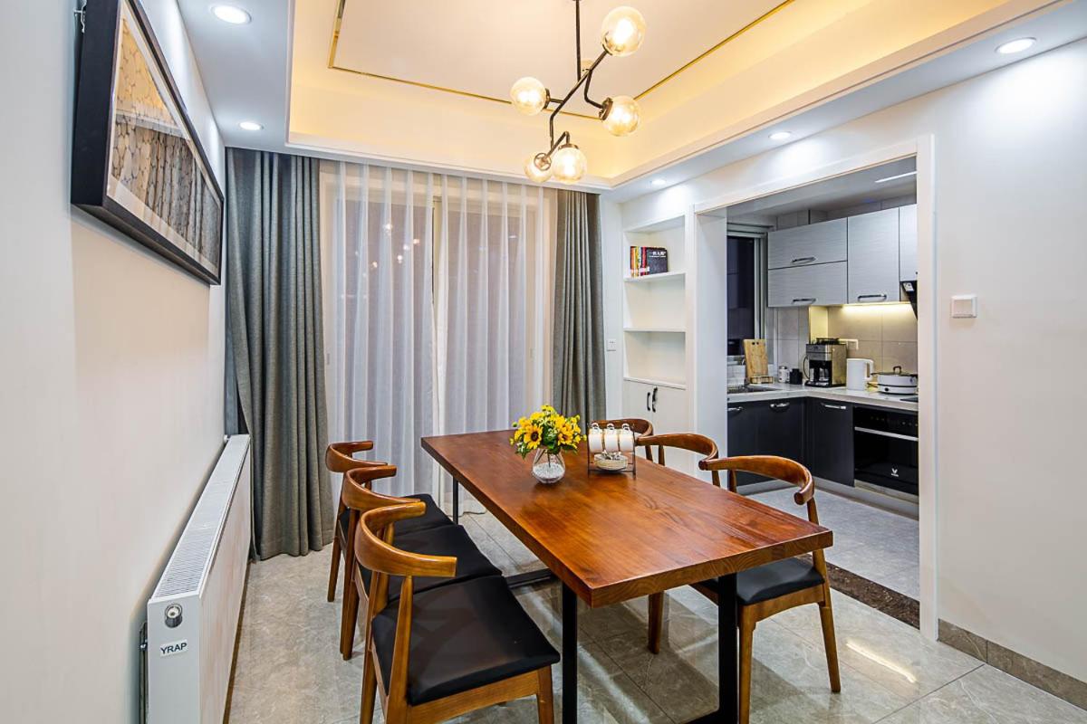 Apartment with Balcony photo 1