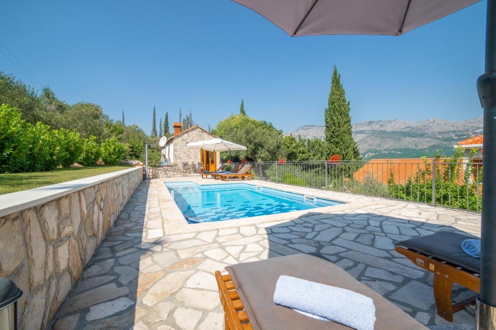 Four-Bedroom Villa with Terrace and Swimming Pool