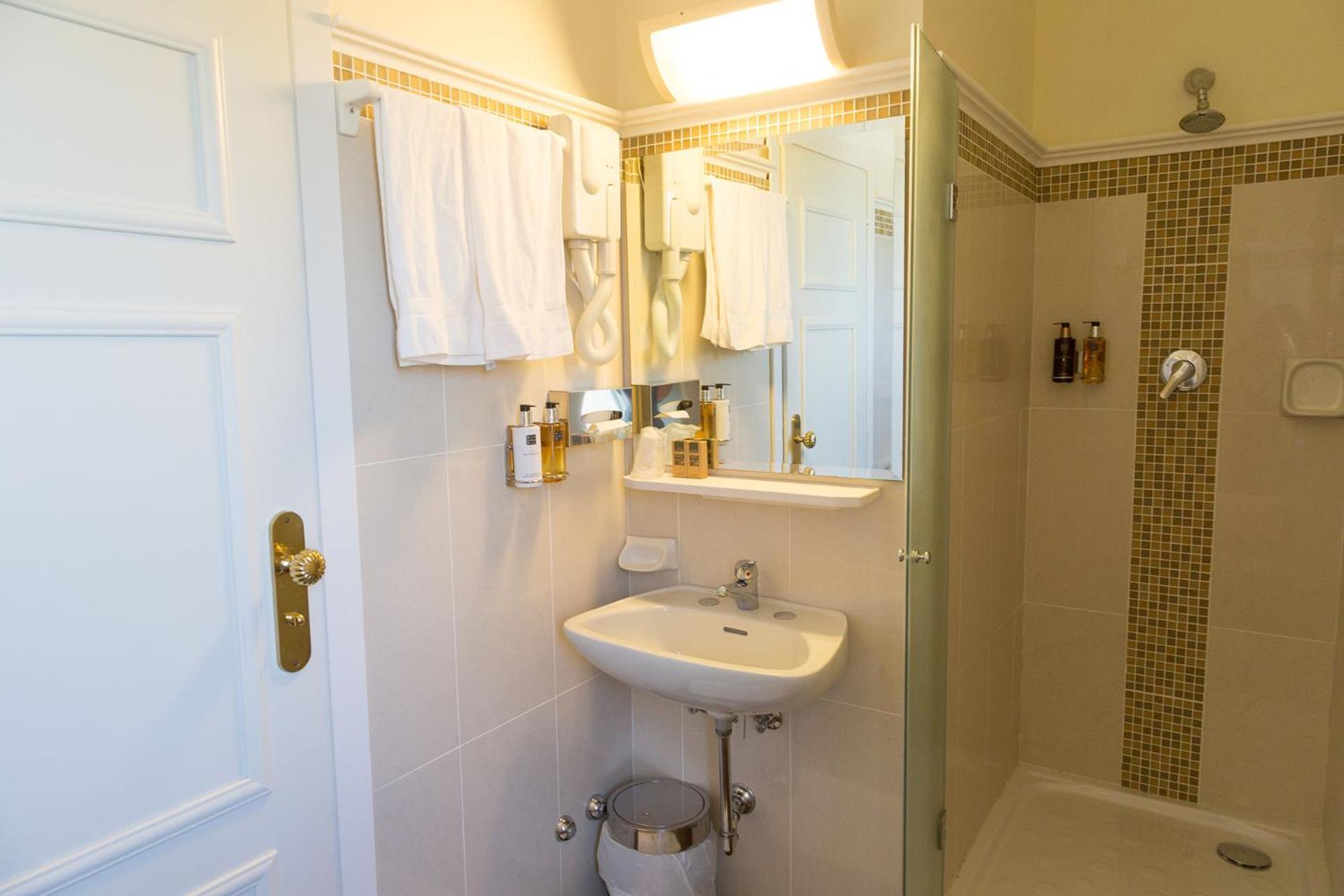 Quadruple Room with Mountain View and Spa Access photo 2