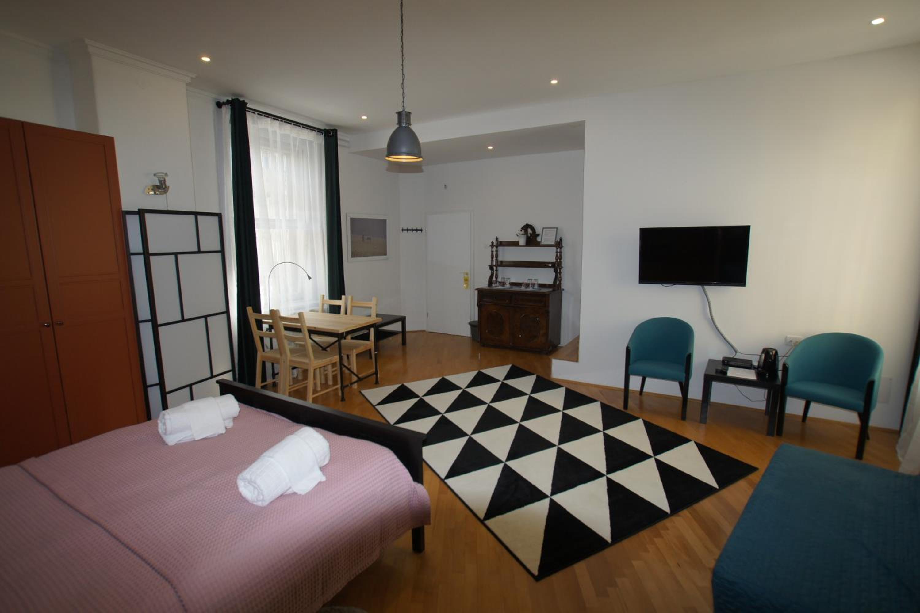 Suite - Photo 2