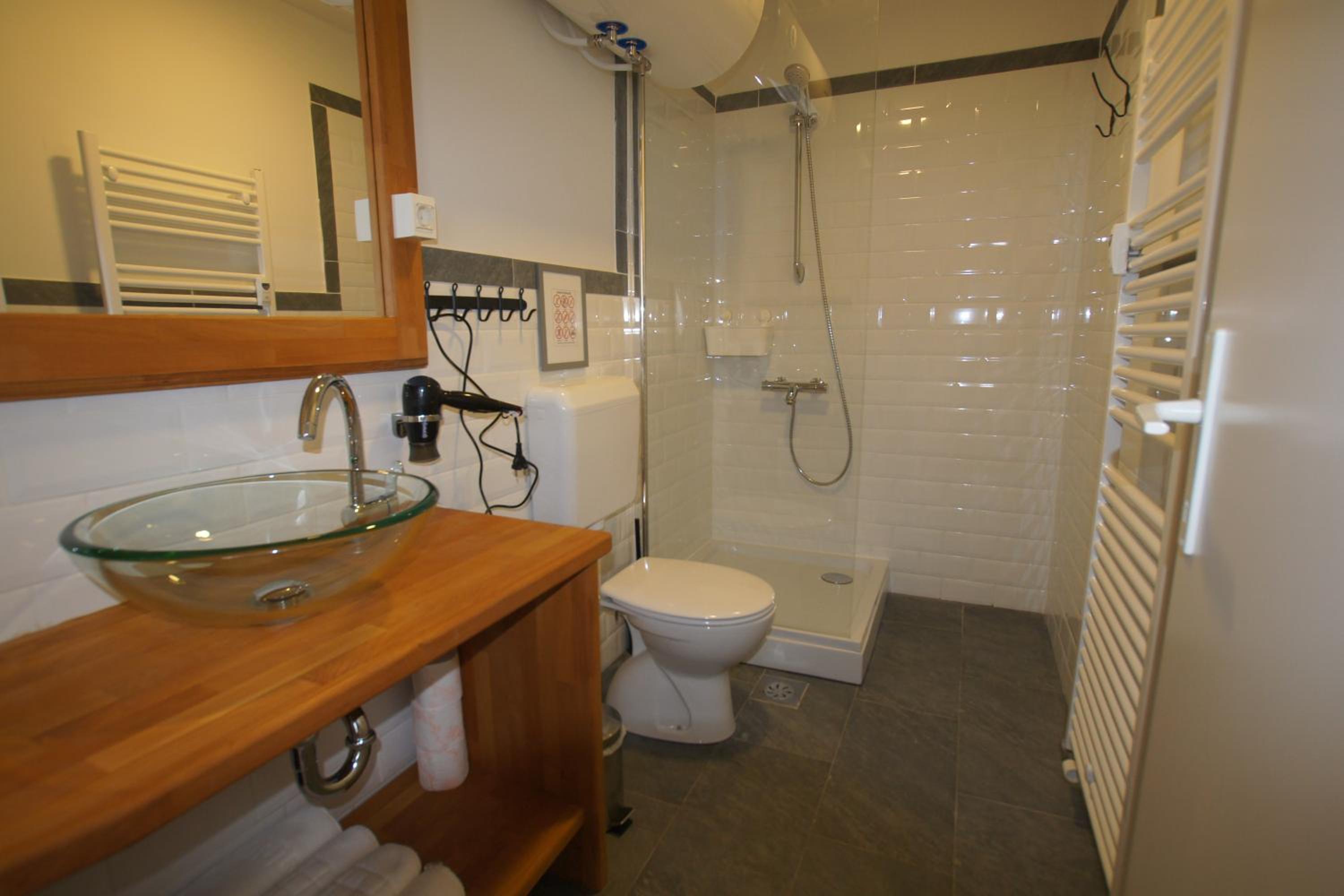 Suite - Photo 8