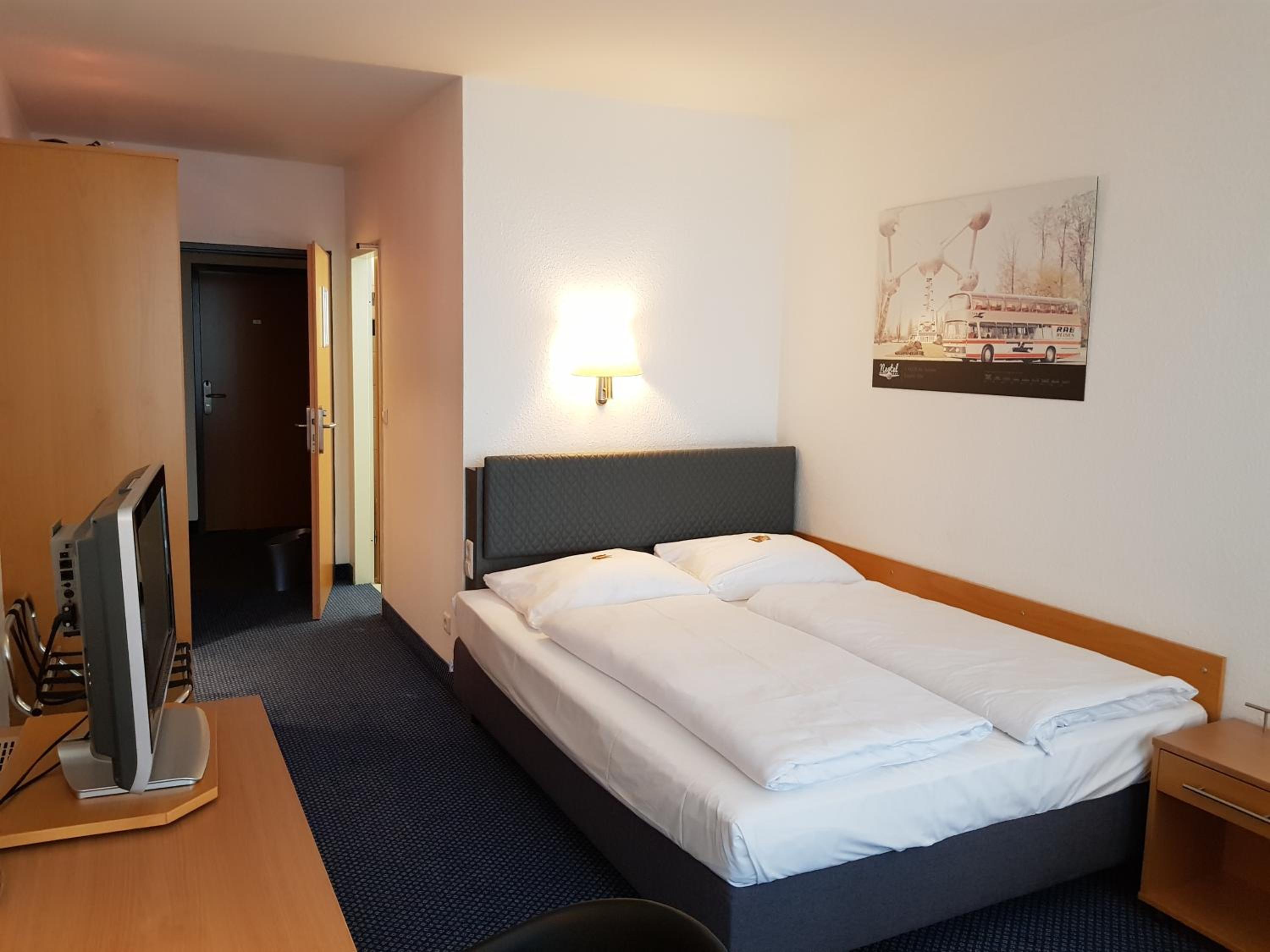 Standard Double Room - Photo 3