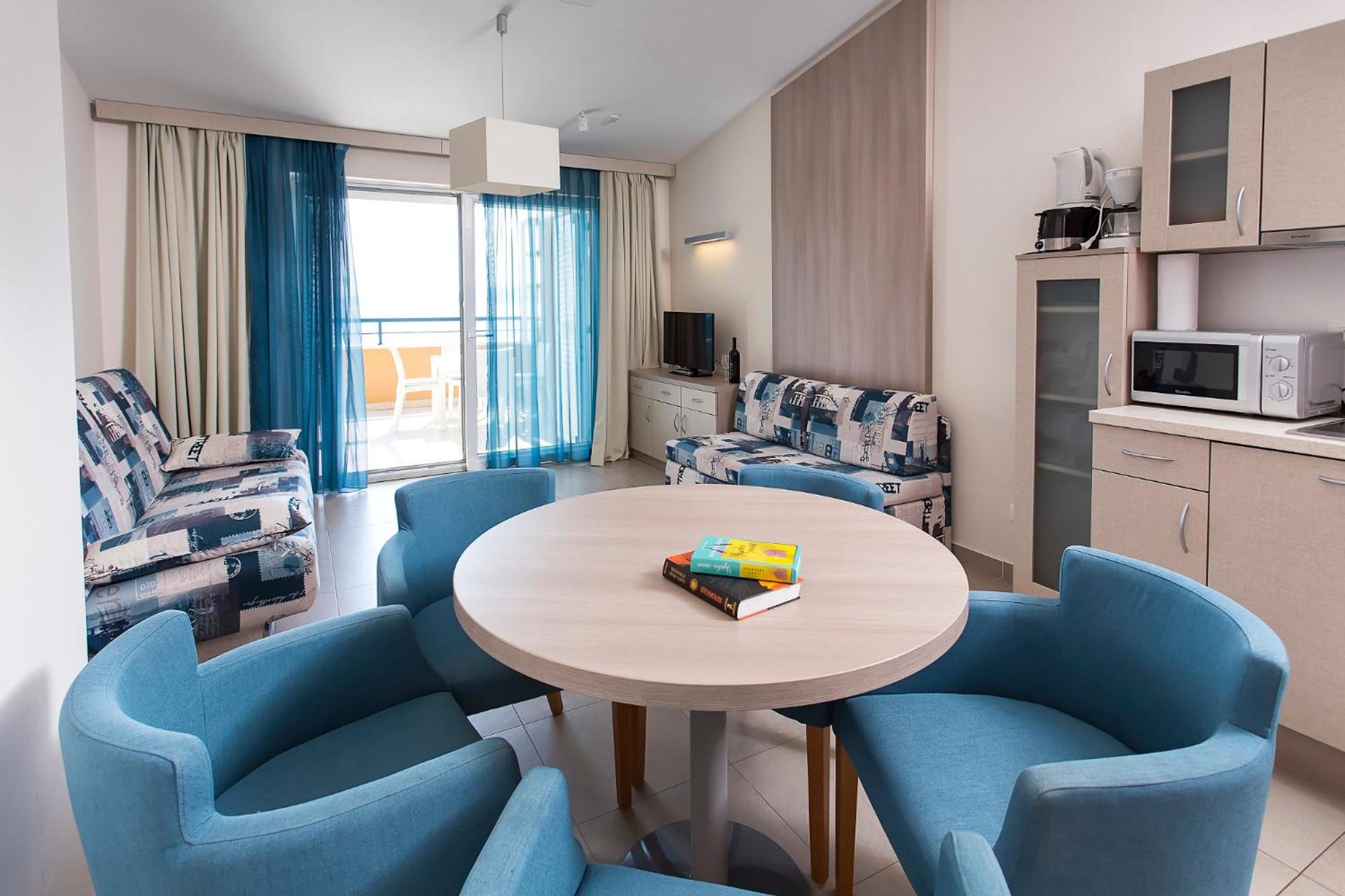 Studio Apartment with Sea View photo 2