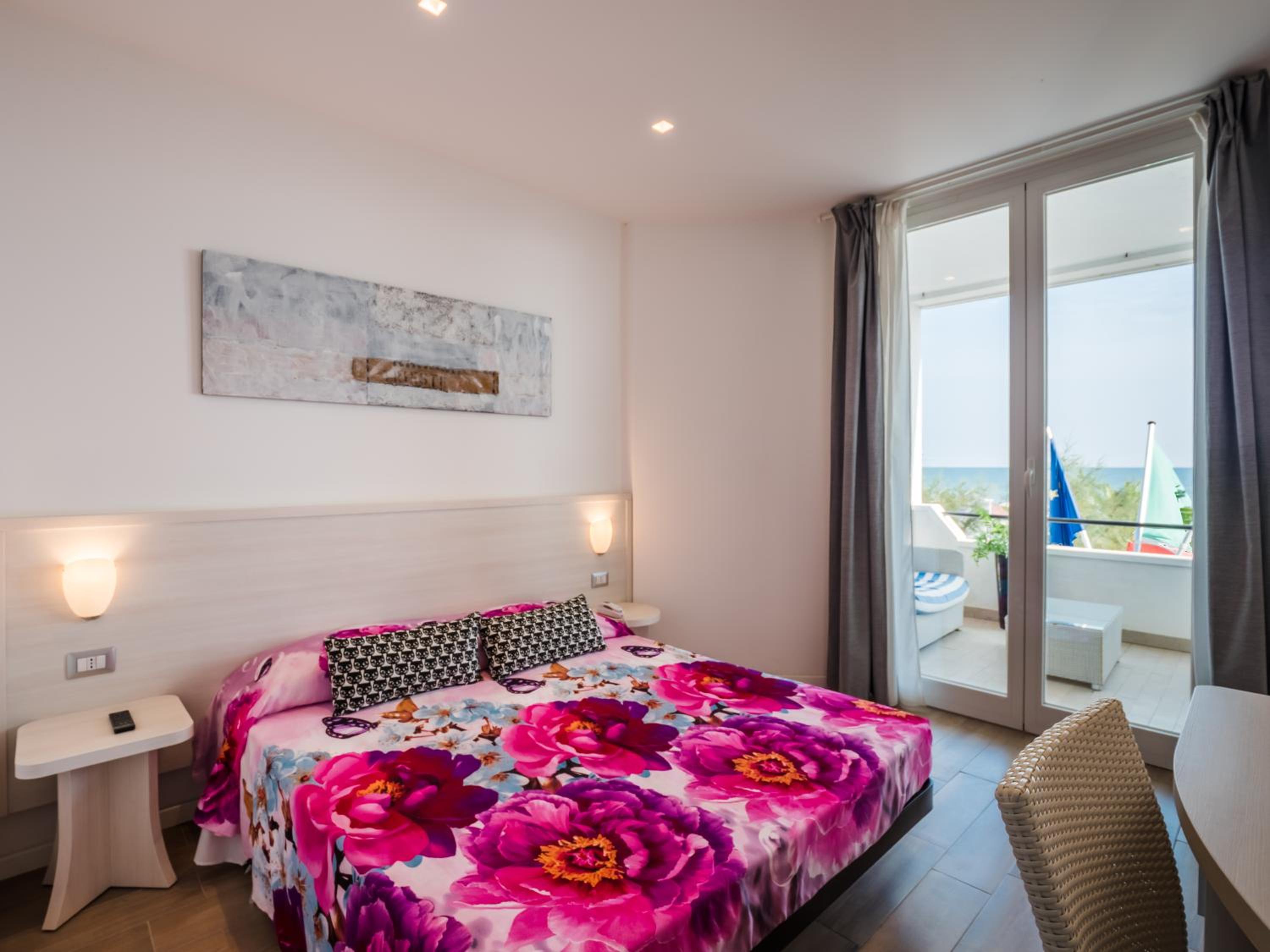 Deluxe Double Room with Sea View photo 2
