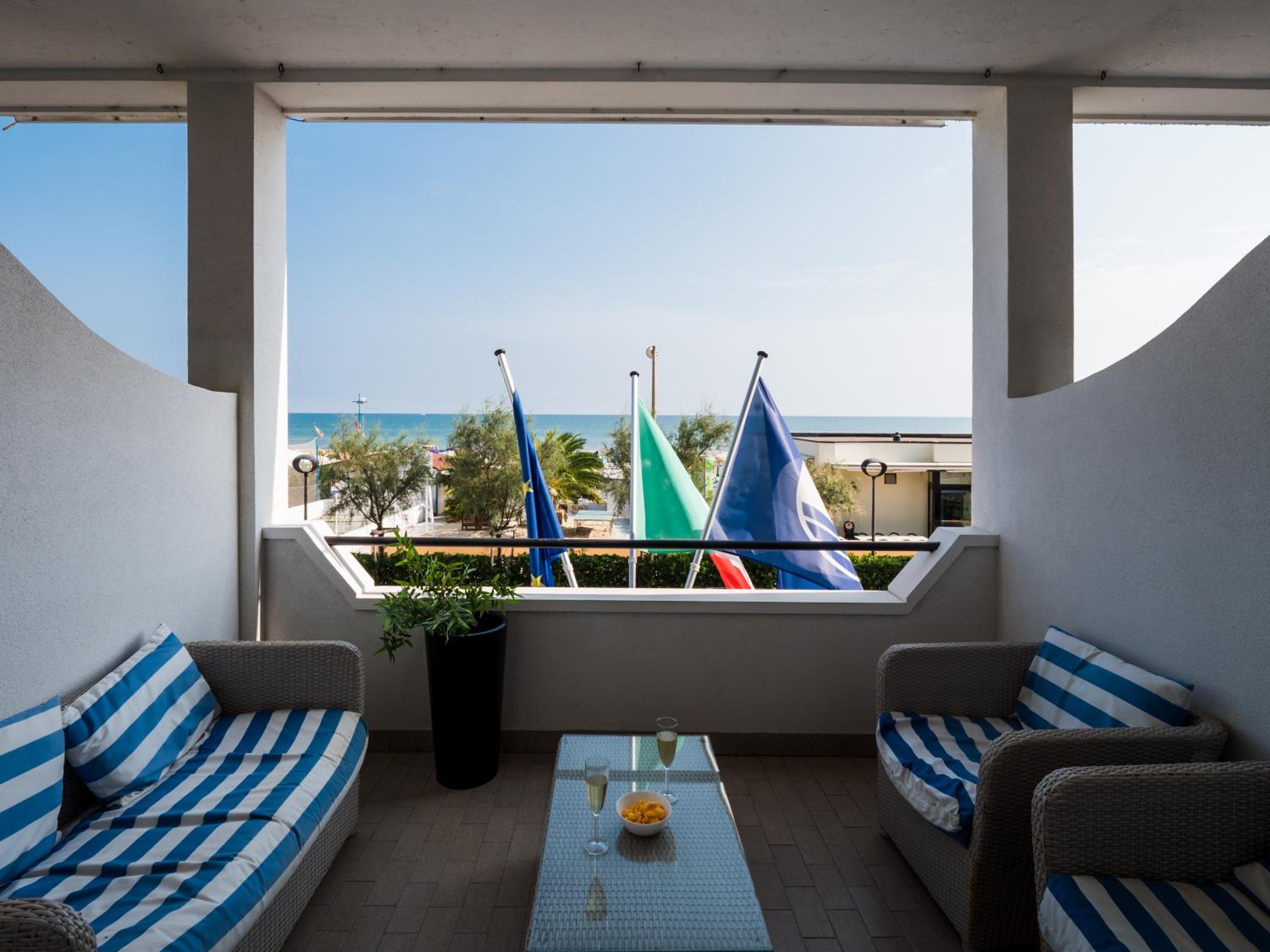 Deluxe Double Room with Sea View photo 3