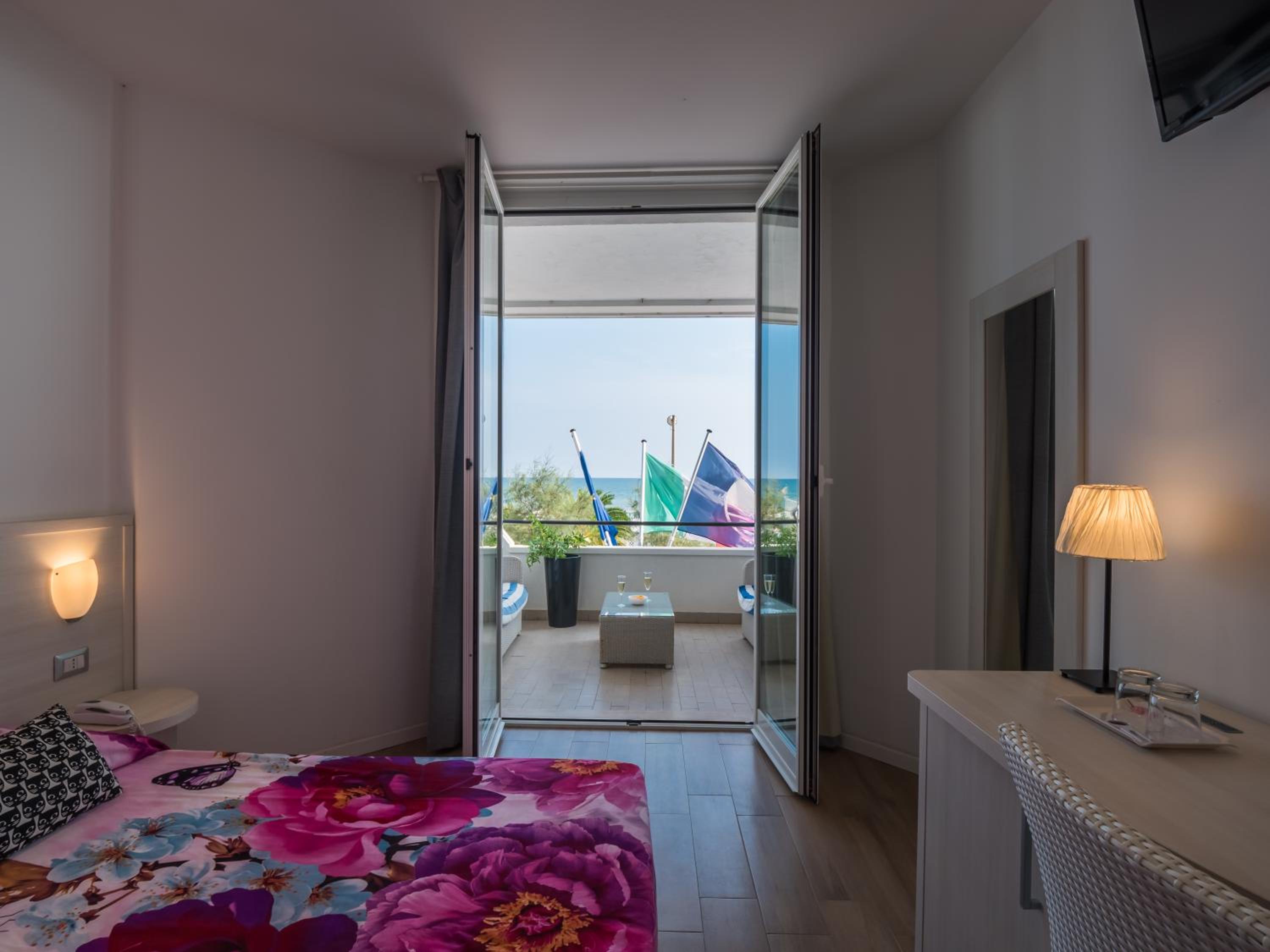 Deluxe Double Room with Sea View photo 1