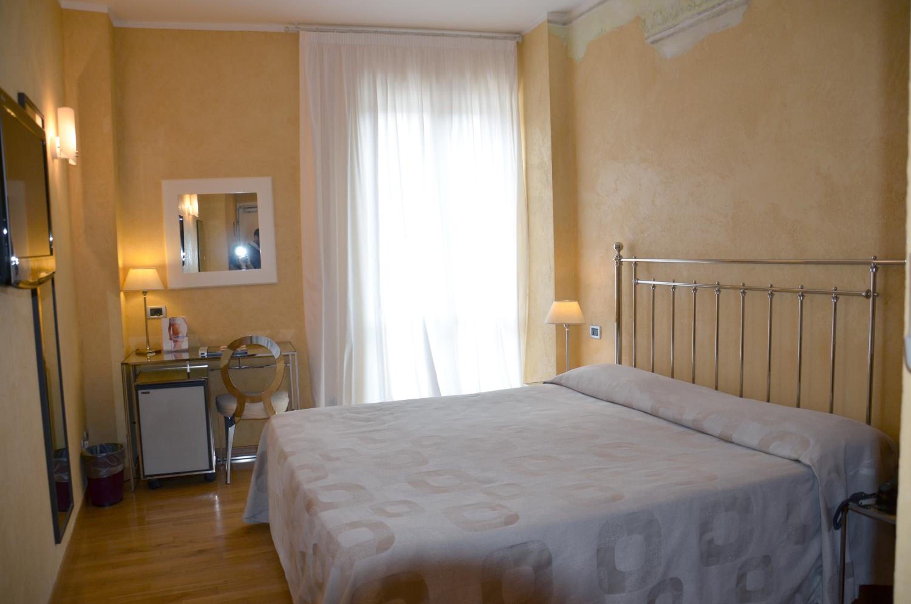 Double Room - Photo 2