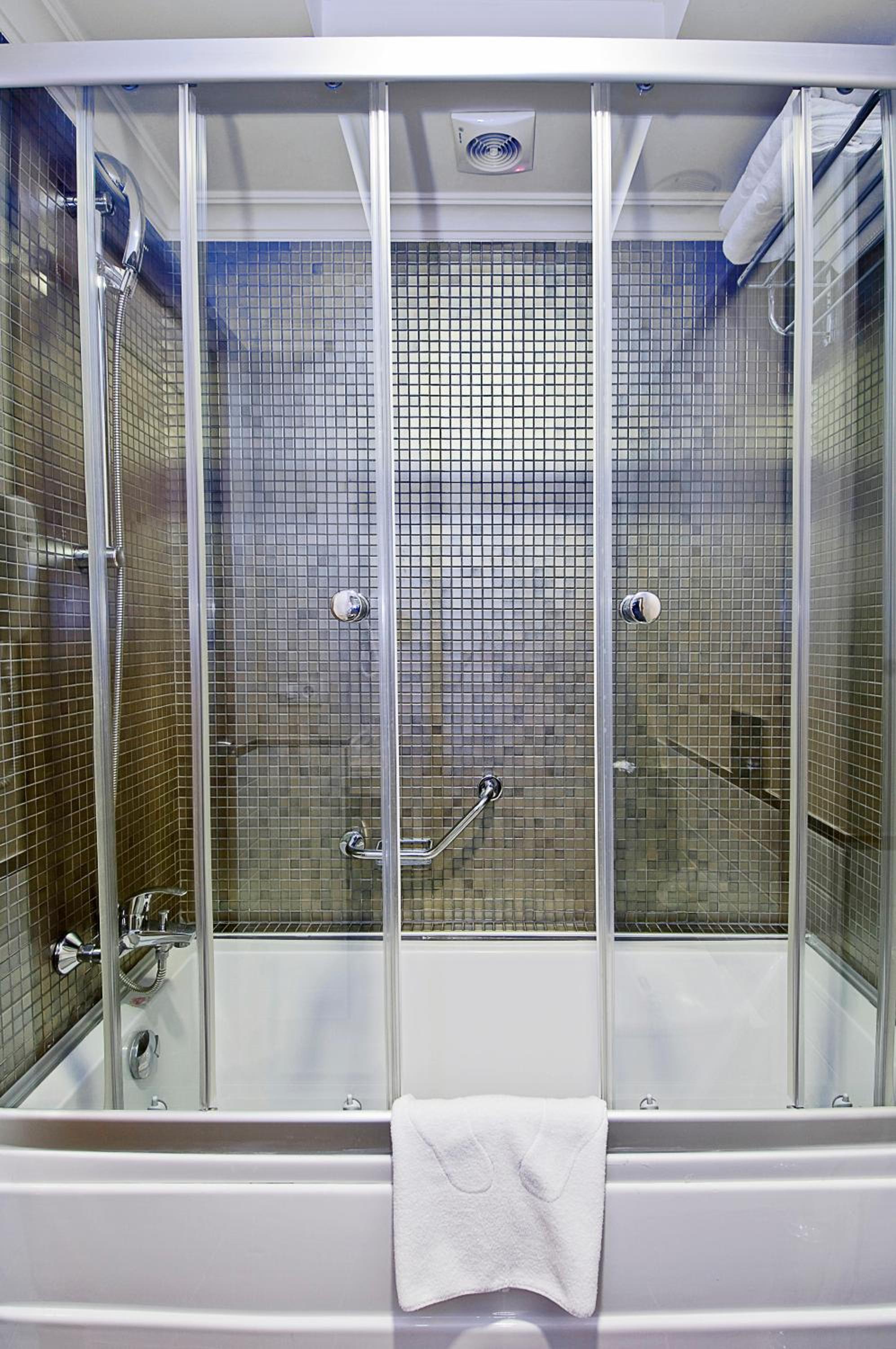 Standard Twin Room - Photo 7