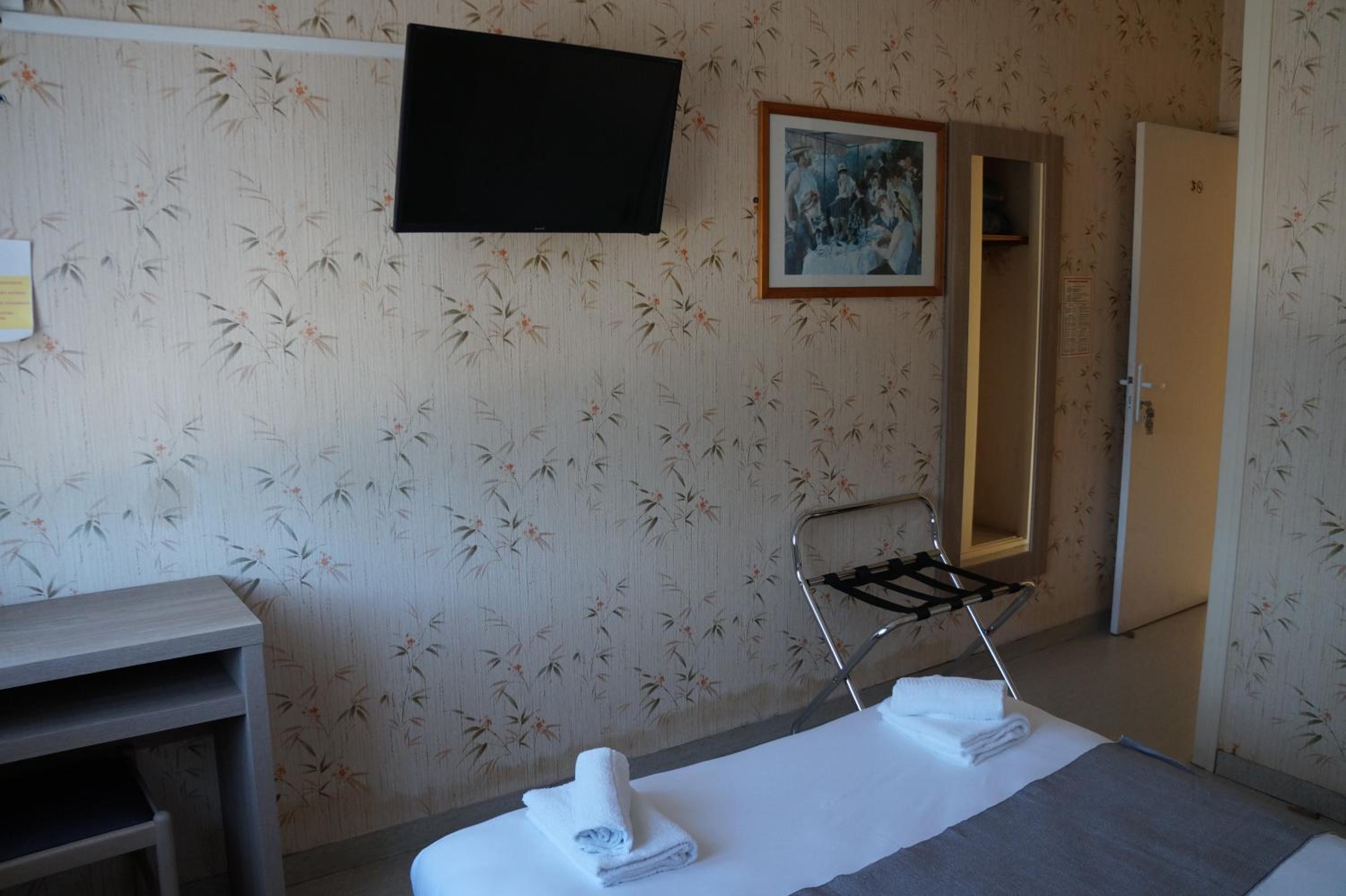 Double Room - Photo 2