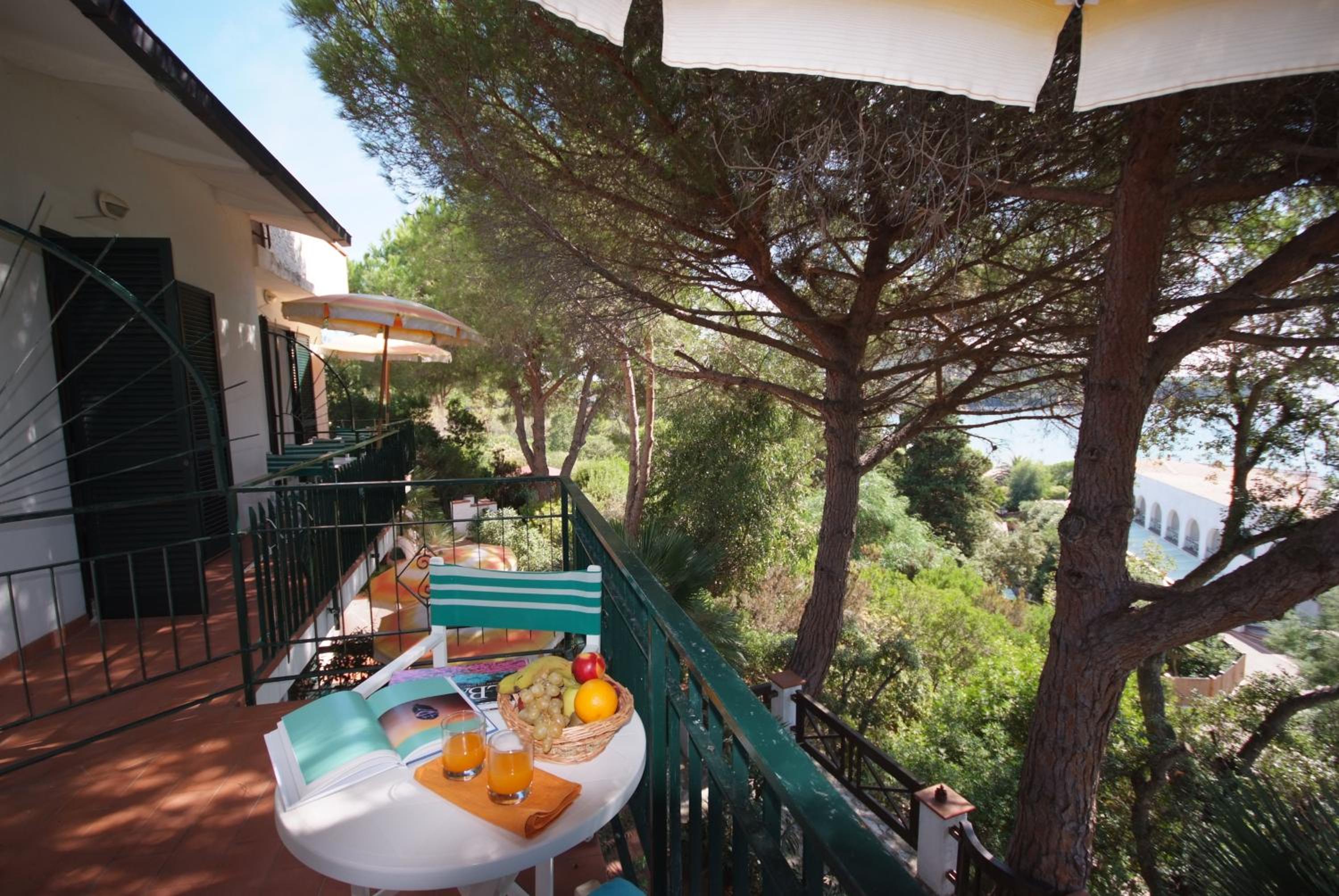 Double Room with Balcony and Sea View photo 2