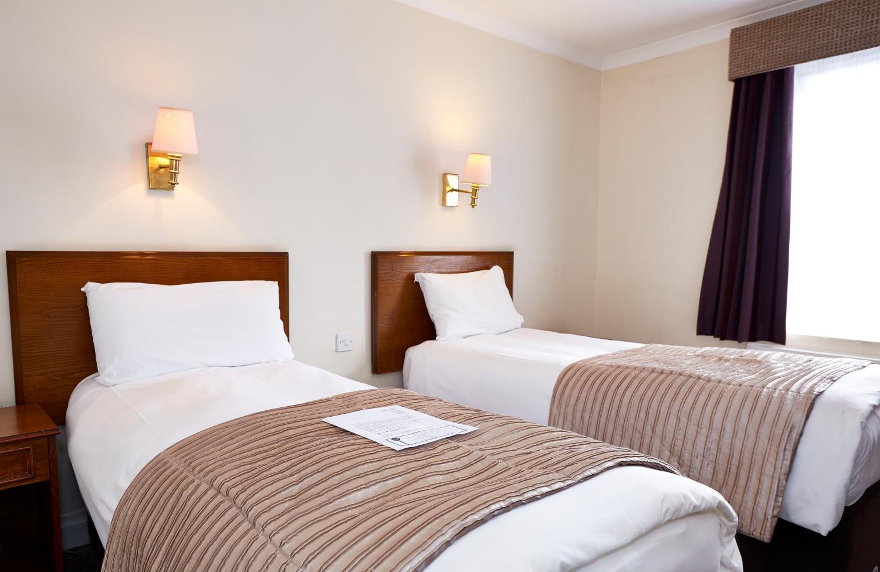 Twin Room - Photo 1