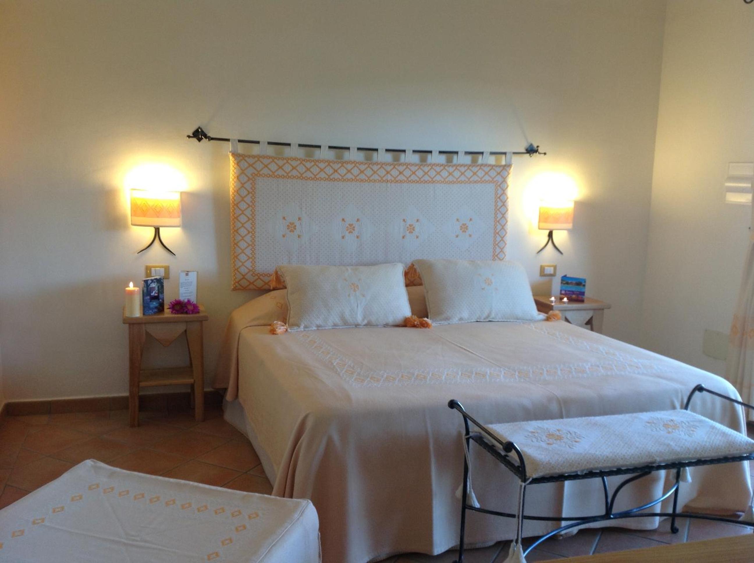 Classic Triple Room with Partial Lake View photo 2