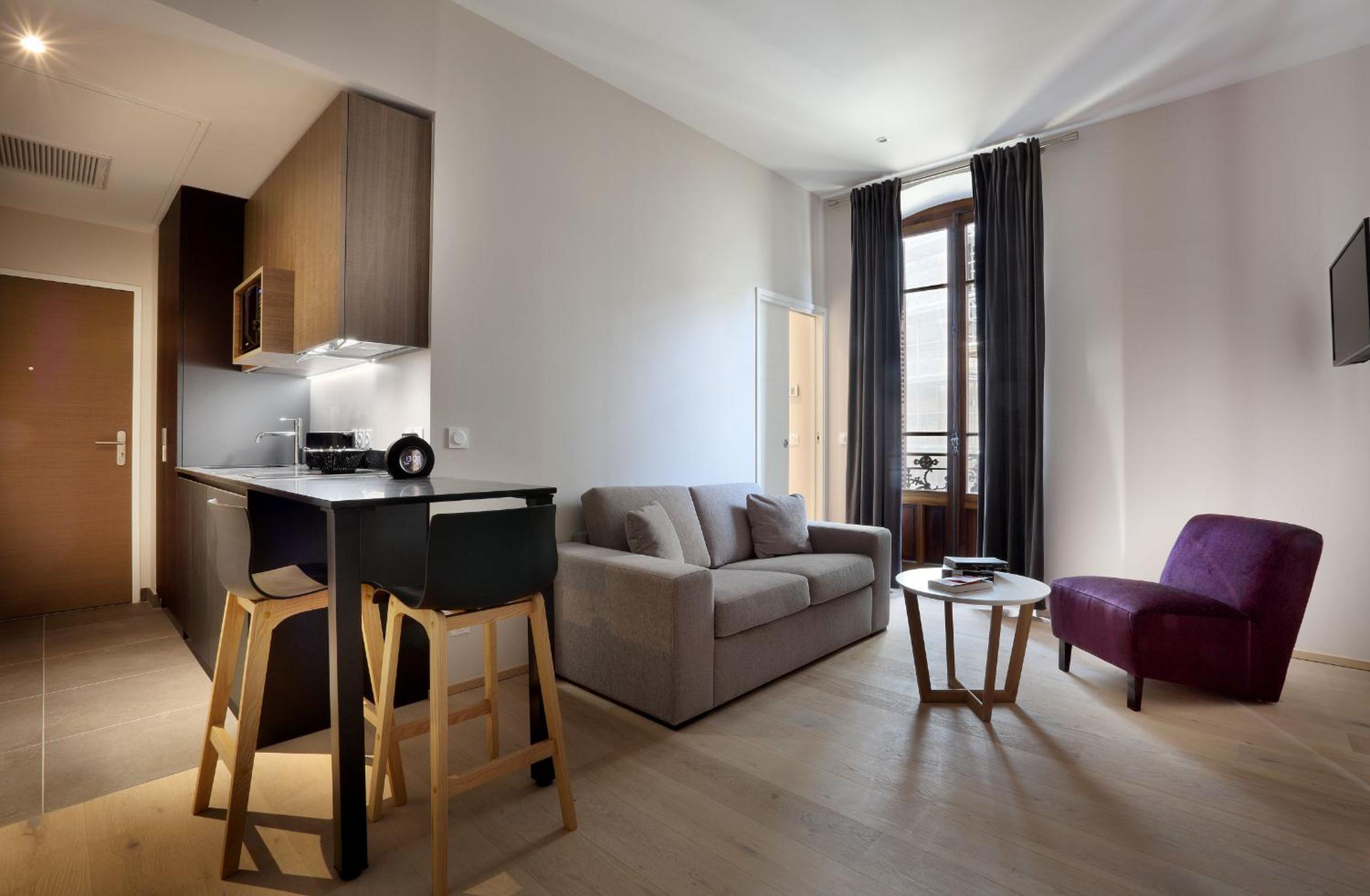 Apartment with Mountain View