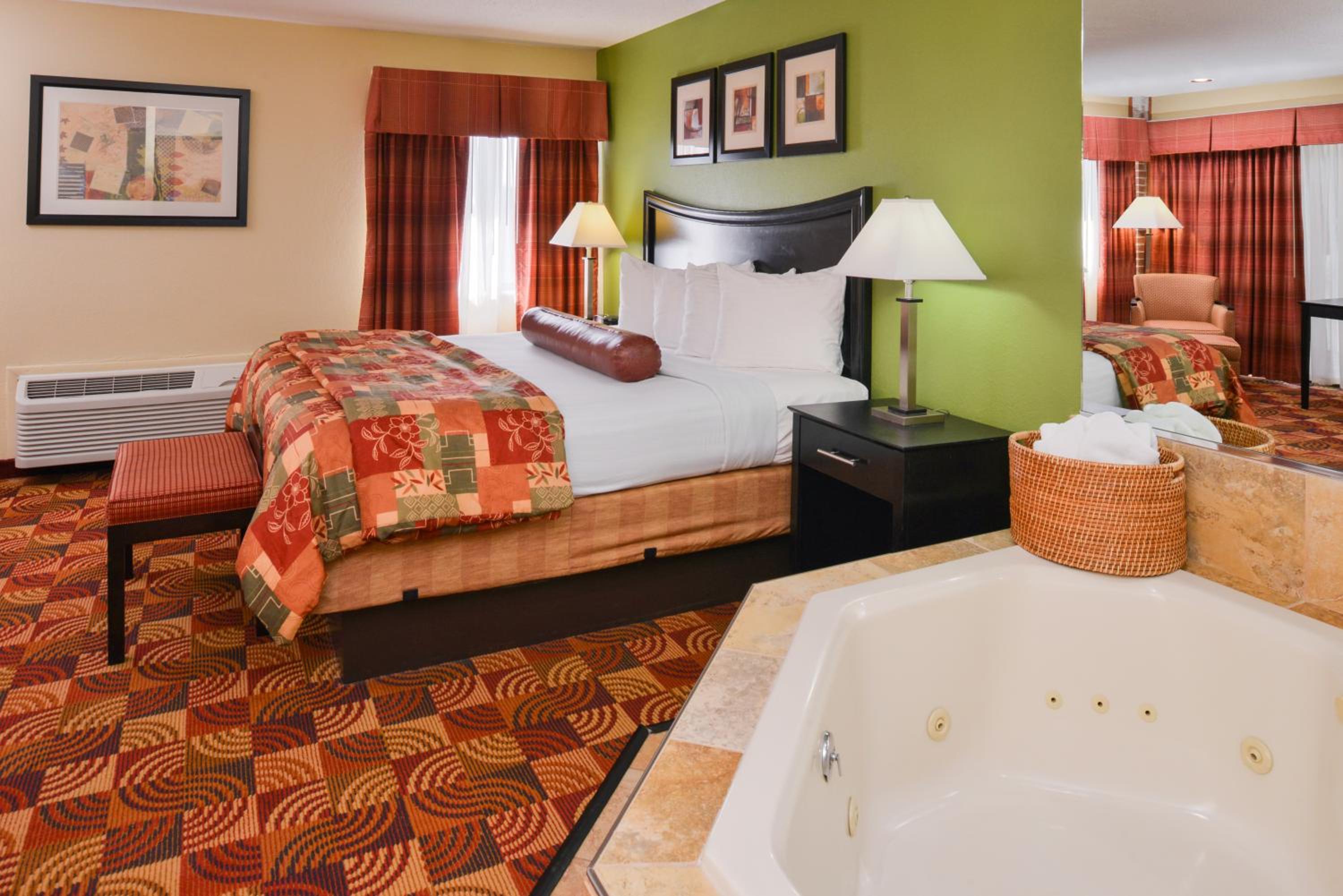 King Suite with Balcony - Non-Smoking - Photo 3
