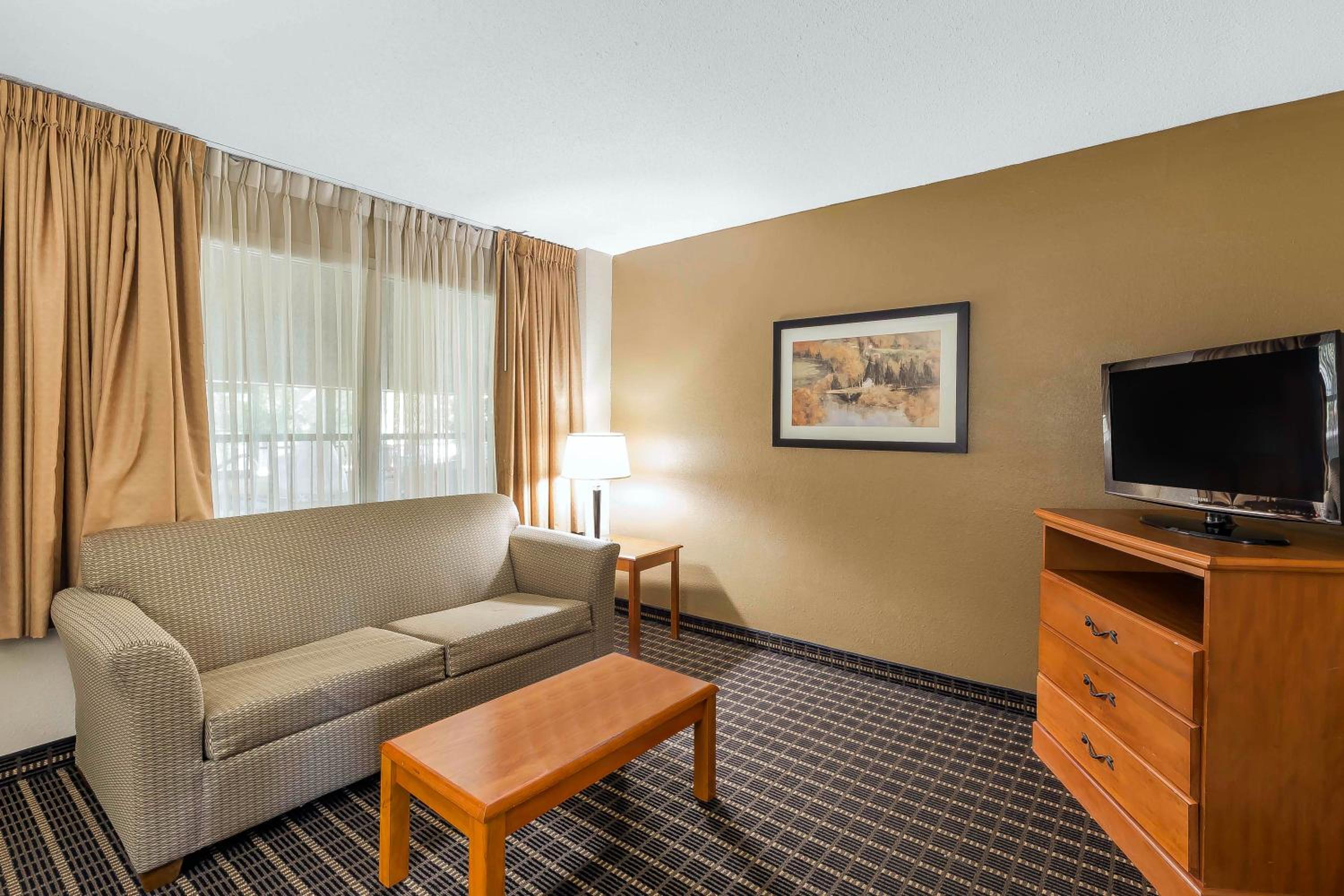 King Room - Non-Smoking - Photo 1