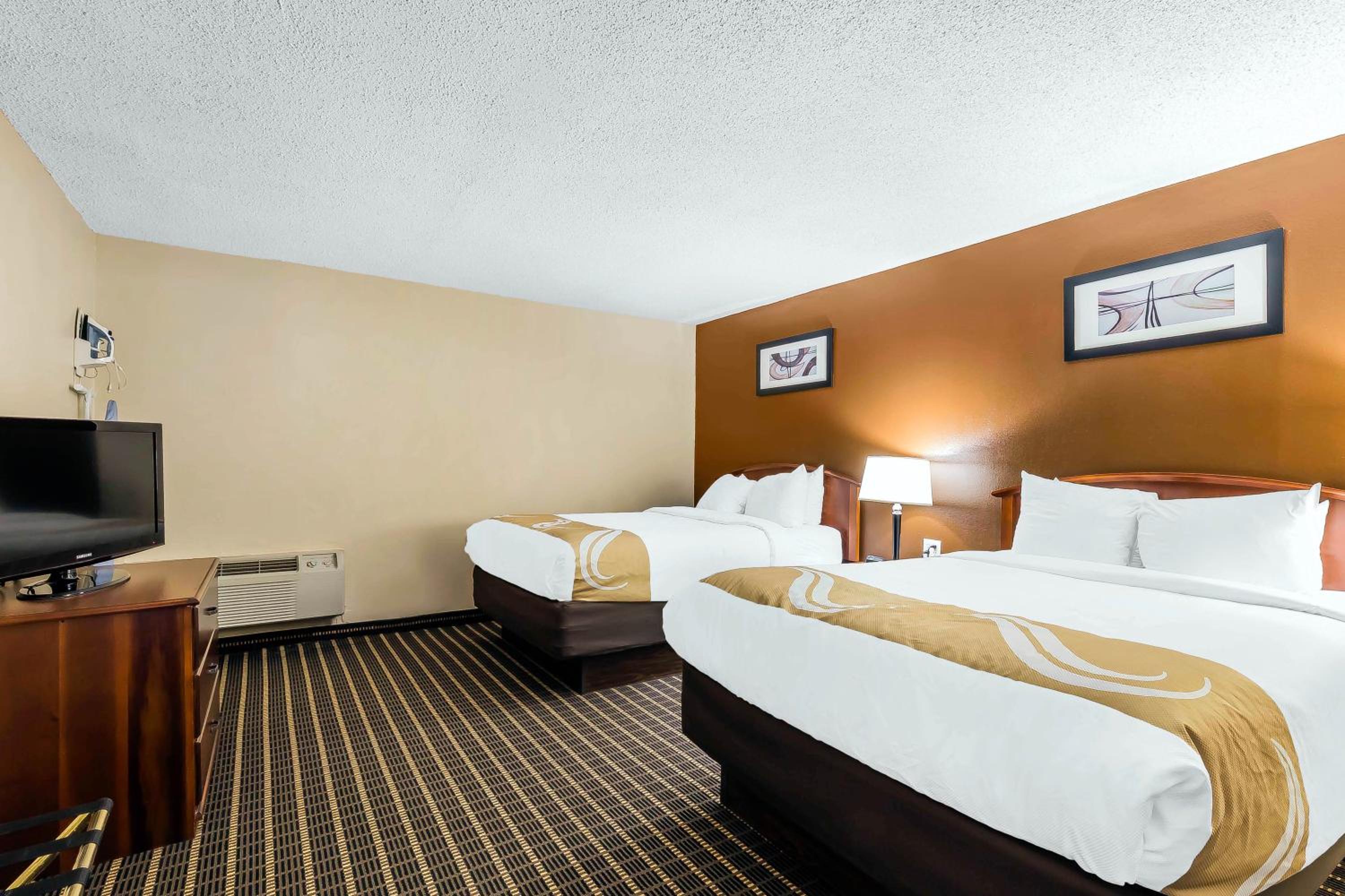 Queen Room with Two Queen Beds - Non-Smoking/Pet Friendly - Photo 1