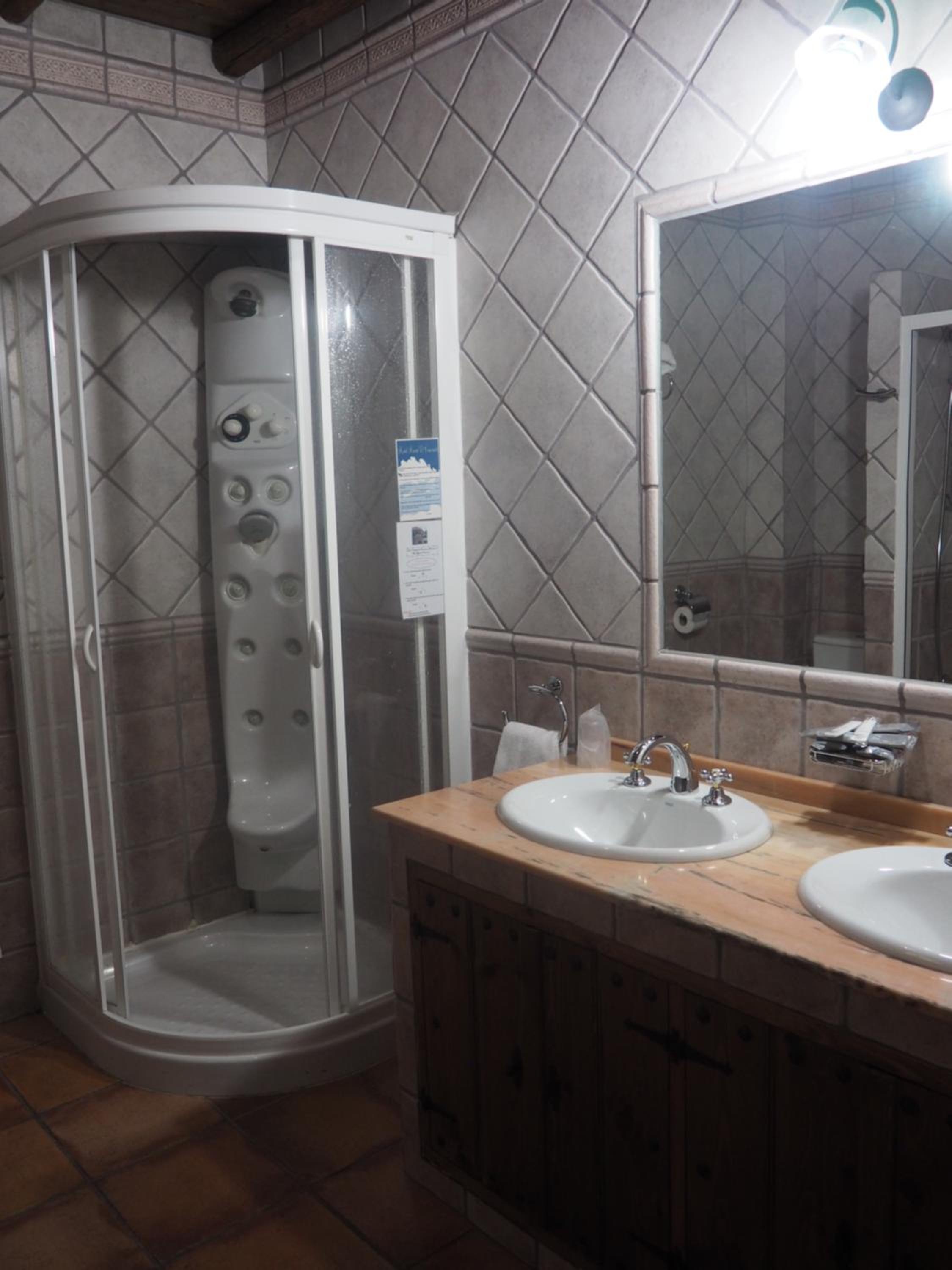 Double or Twin Room with Terrace - Photo 4