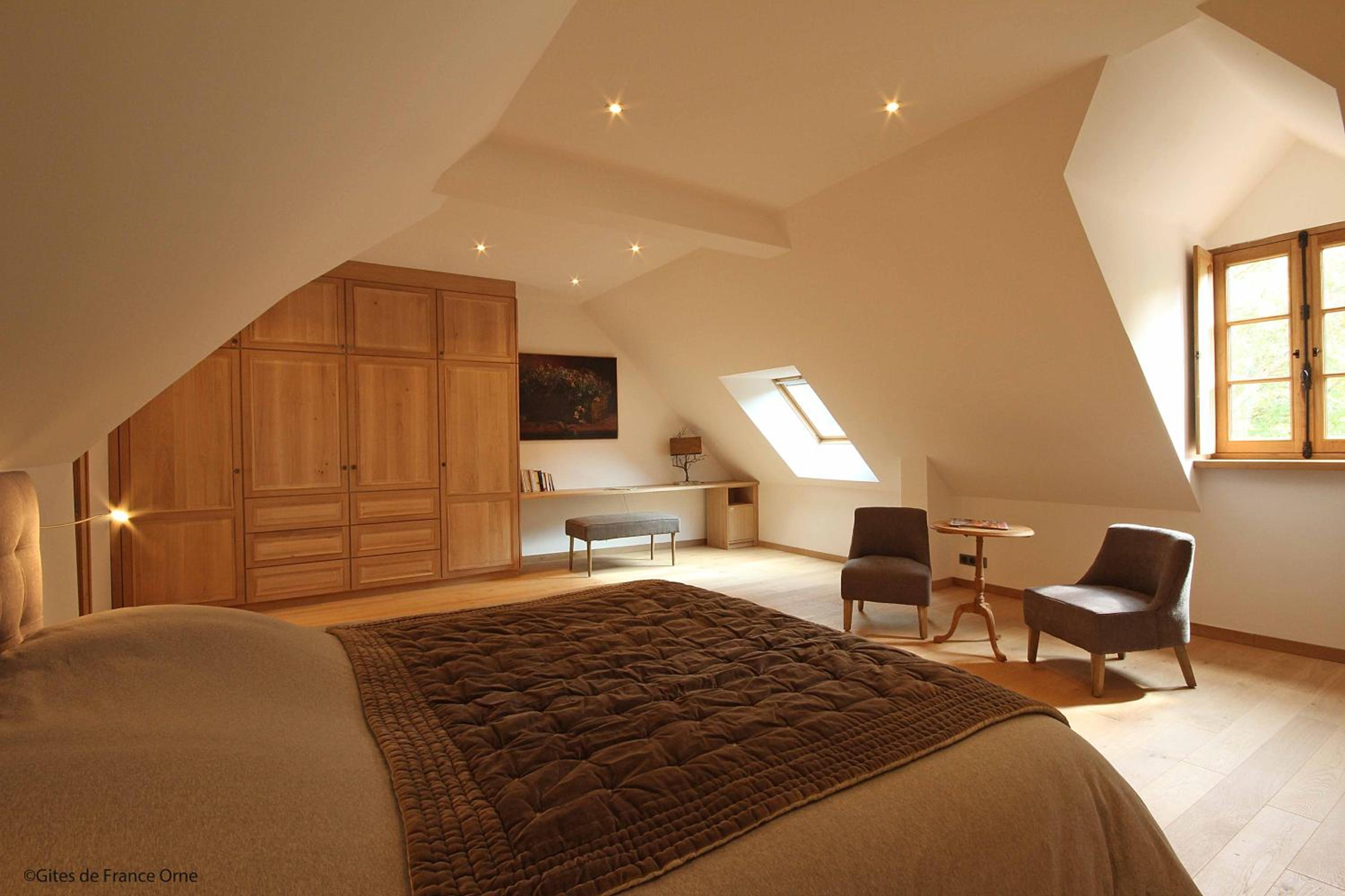 Three-Bedroom House photo 3