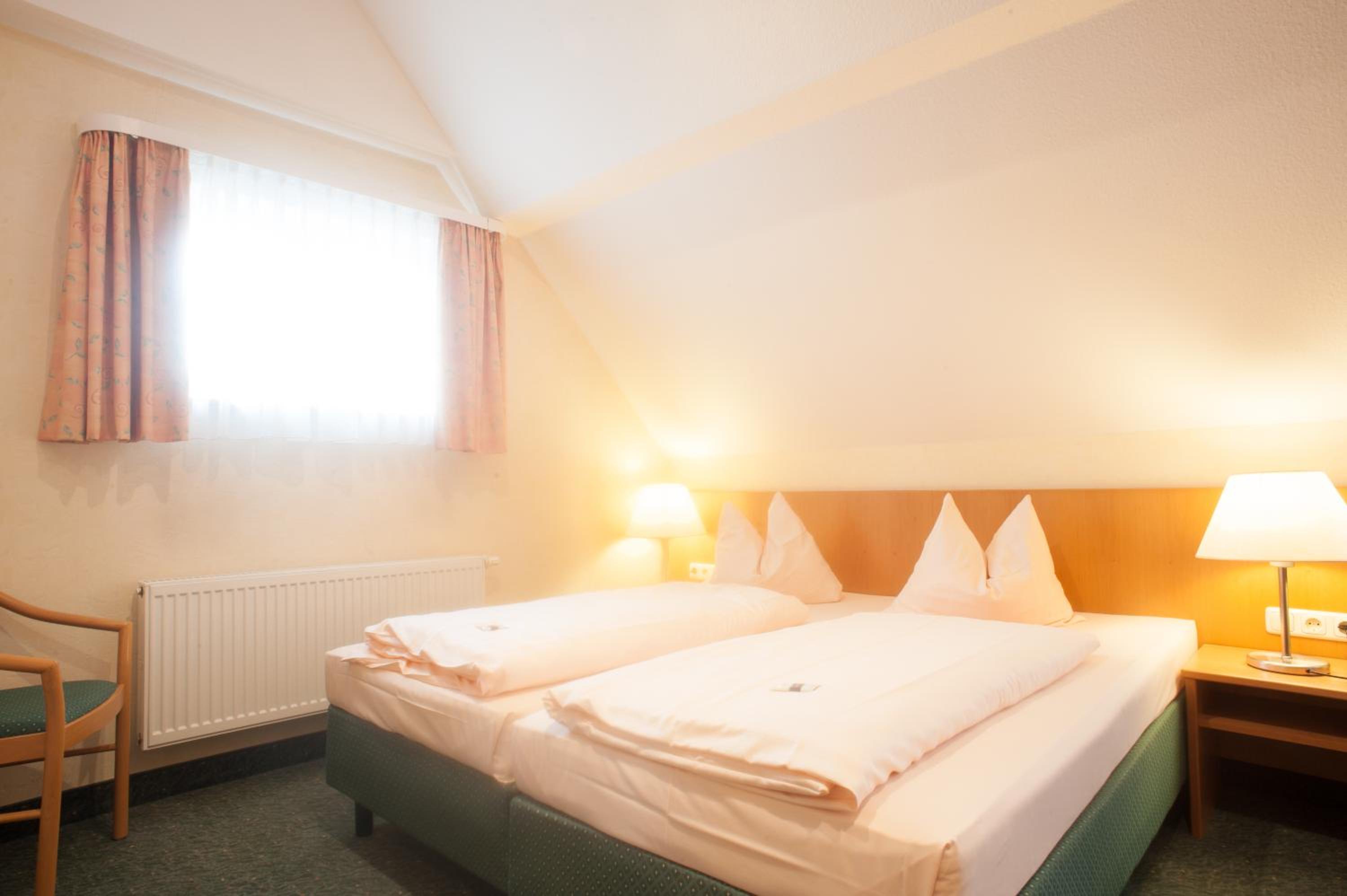 Double or Twin Room - Photo 4
