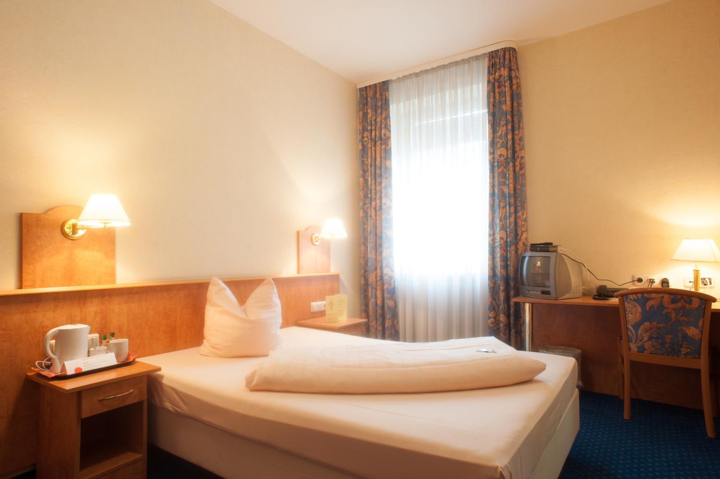 Double or Twin Room - Photo 2