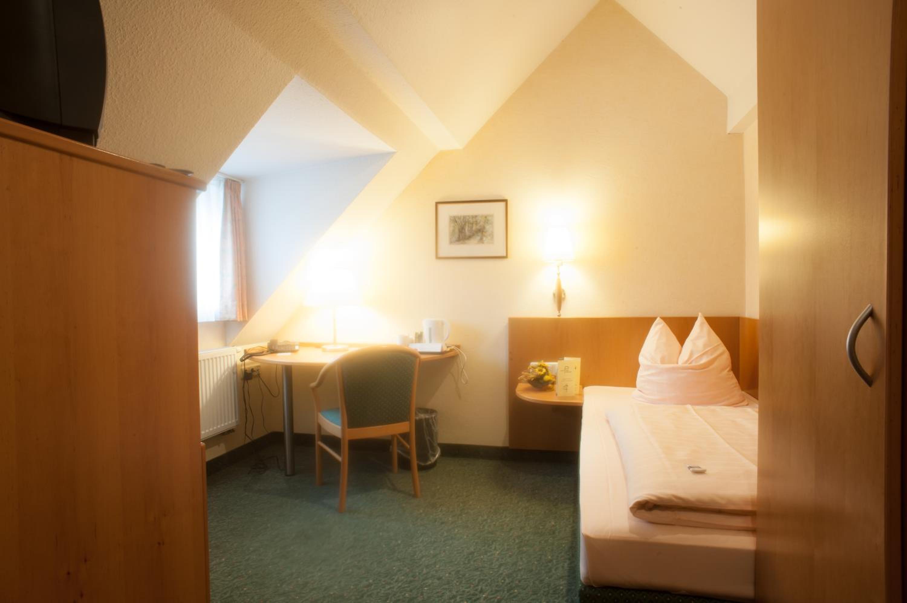 Double or Twin Room - Photo 3