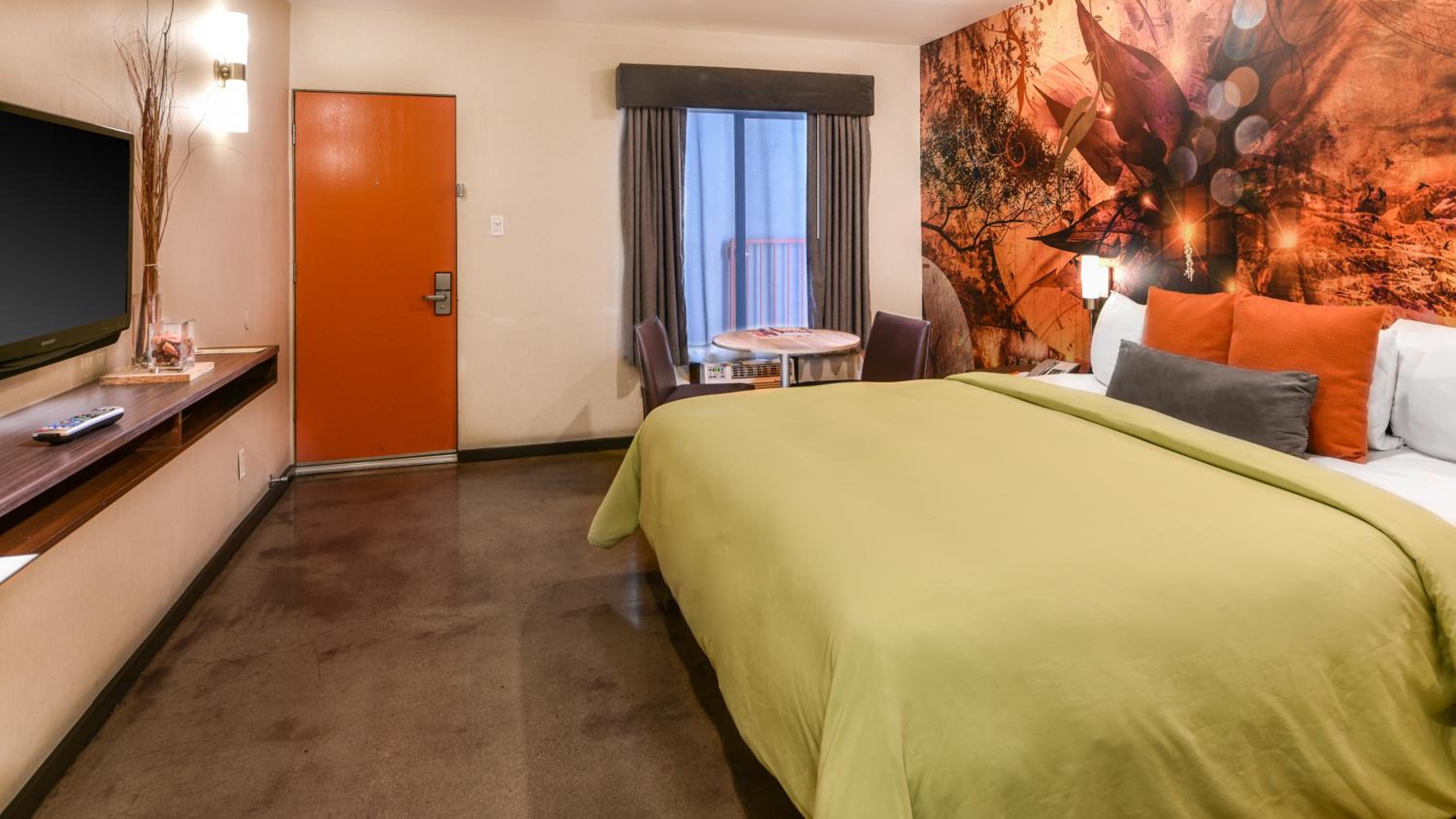 Standard King Room - Photo 10