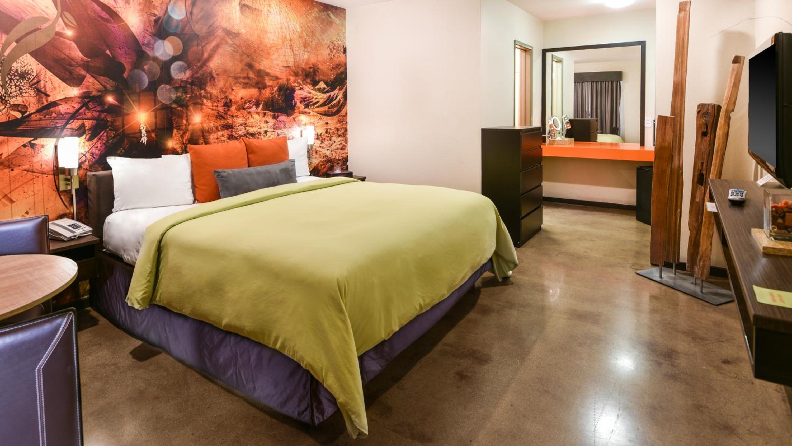 Standard King Room - Photo 15