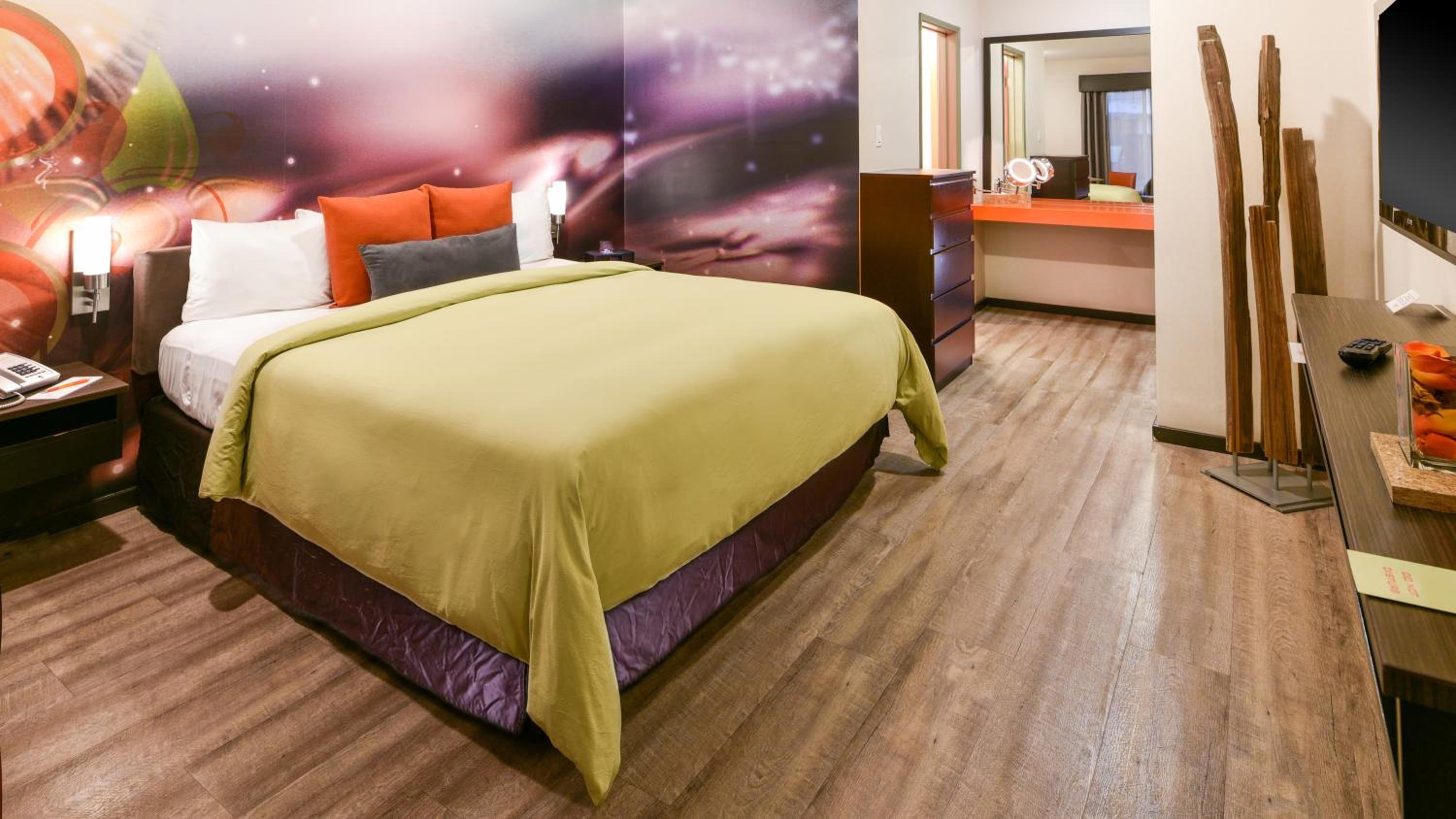 Standard King Room - Photo 14
