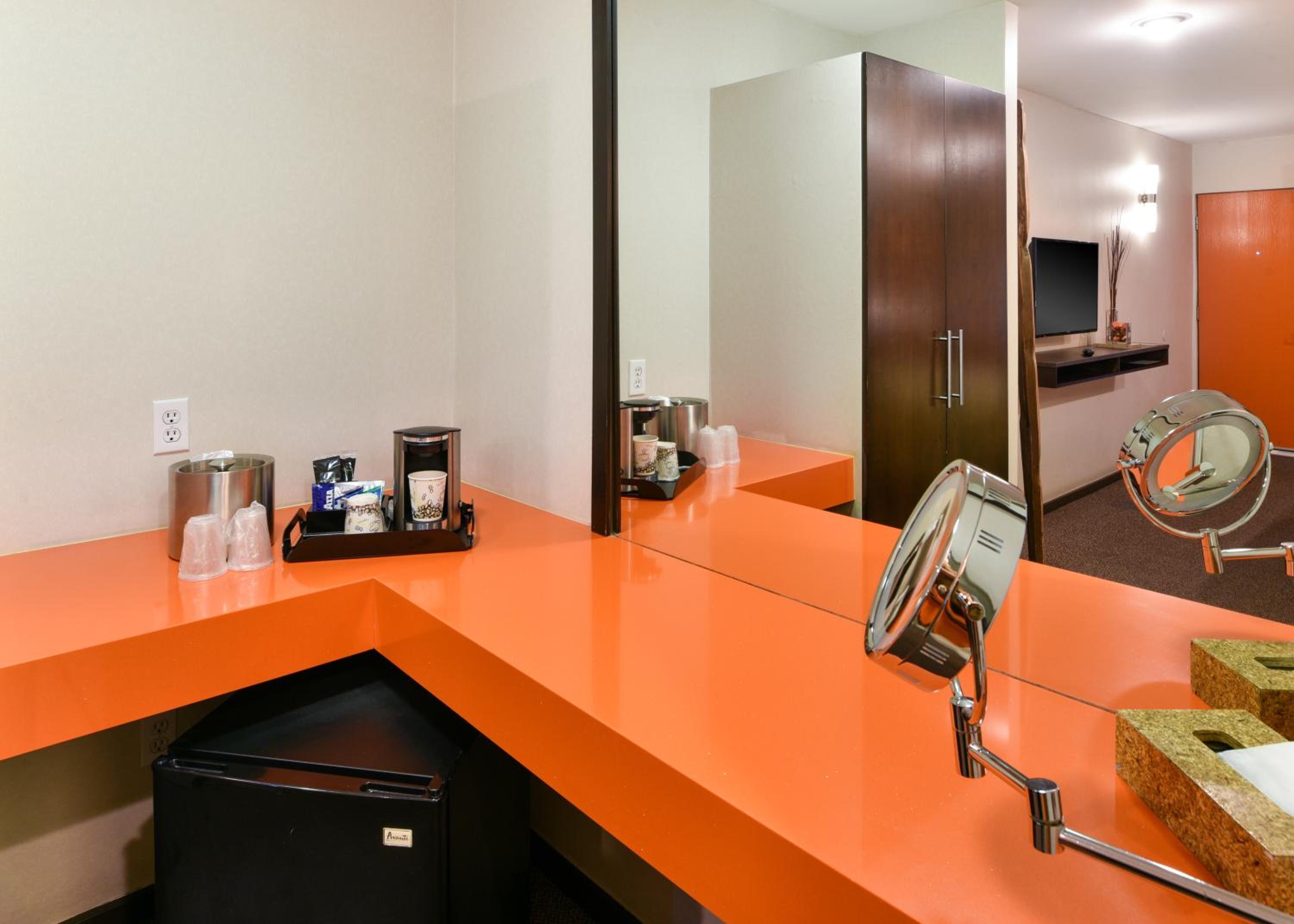 Standard King Room - Photo 2