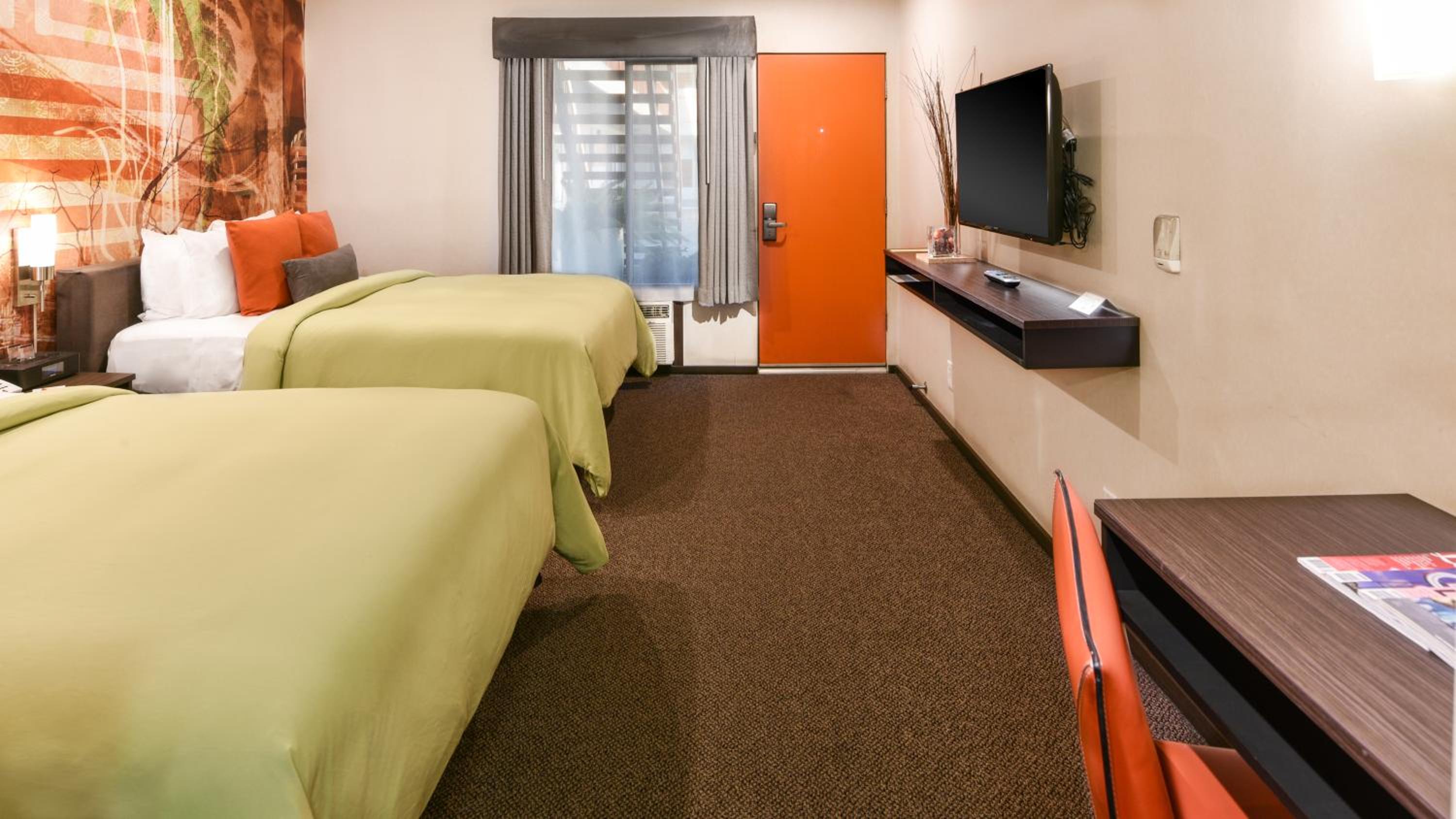 Queen Room with Two Queen Beds - Photo 7